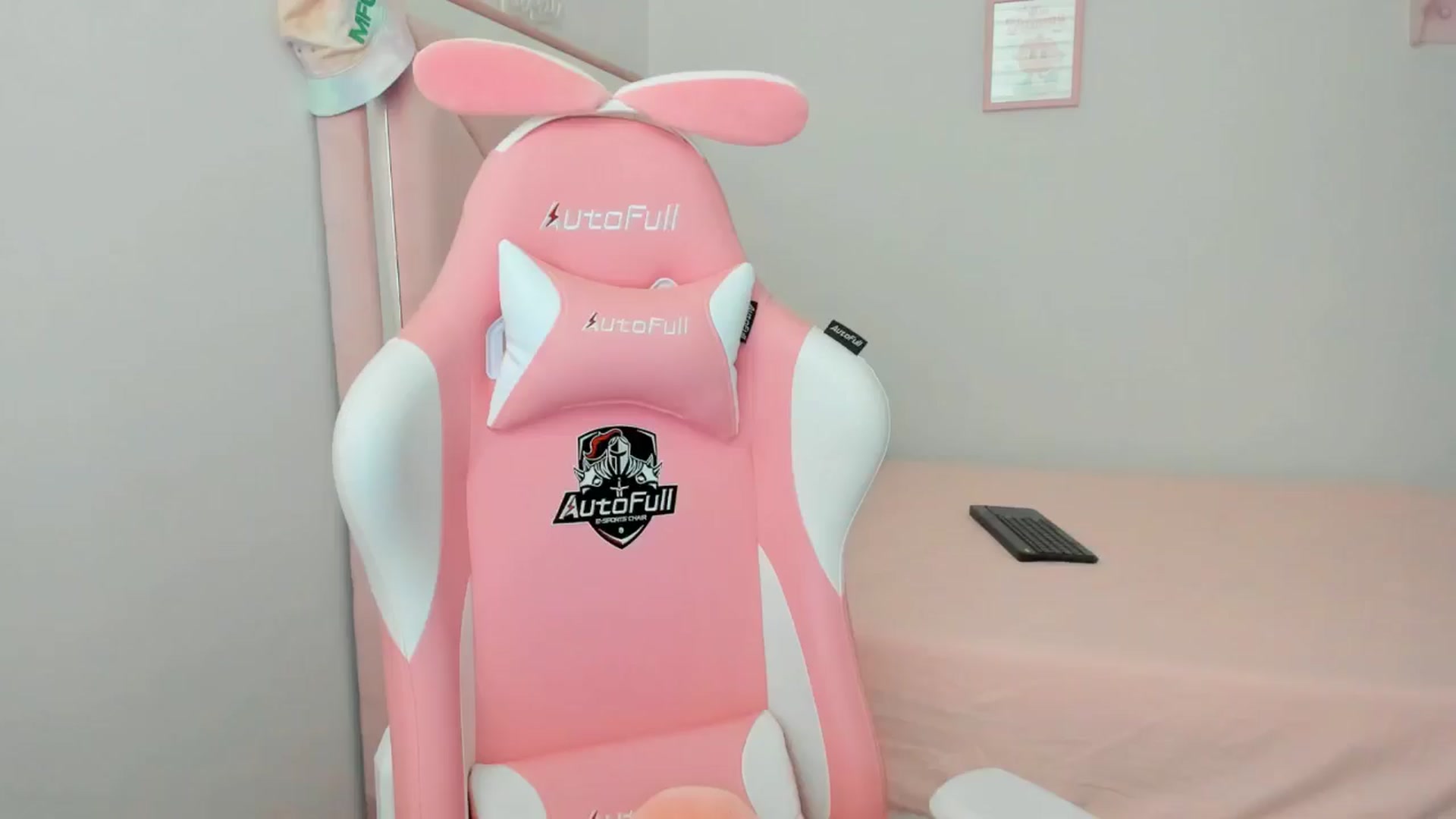 Gallery image thumbnail from Cherrycute666's myfreecams stream on, 09/13/2024, 24:04 image 15 of 20
