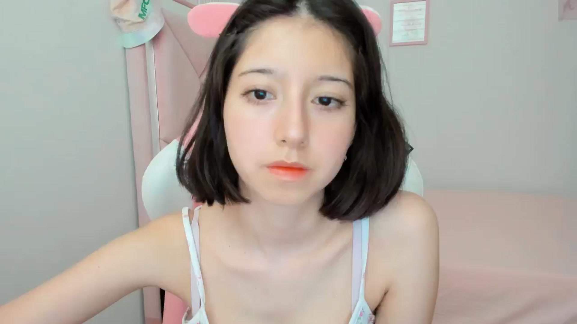 Gallery image thumbnail from Cherrycute666's myfreecams stream on, 09/13/2024, 24:04 image 13 of 20