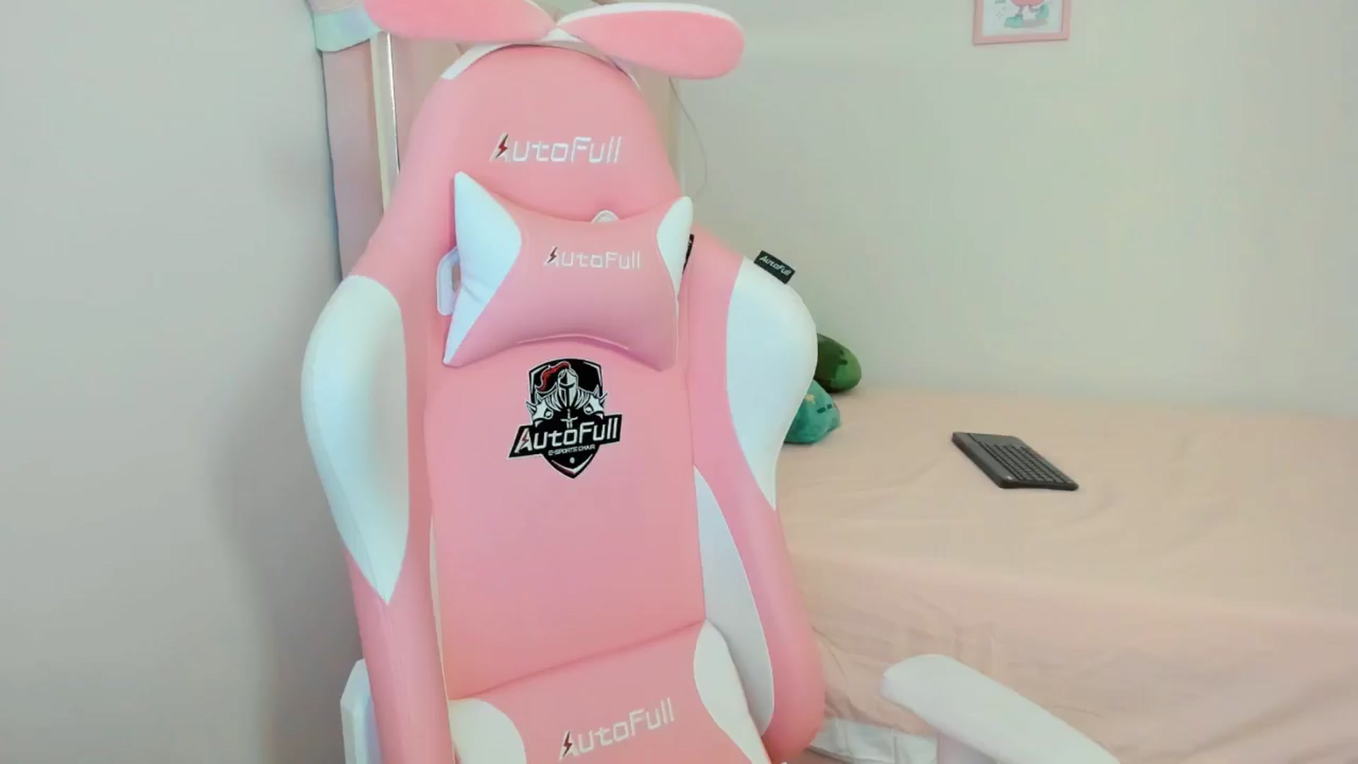 Gallery image thumbnail from Cherrycute666's myfreecams stream on, 09/13/2024, 24:04 image 20 of 20