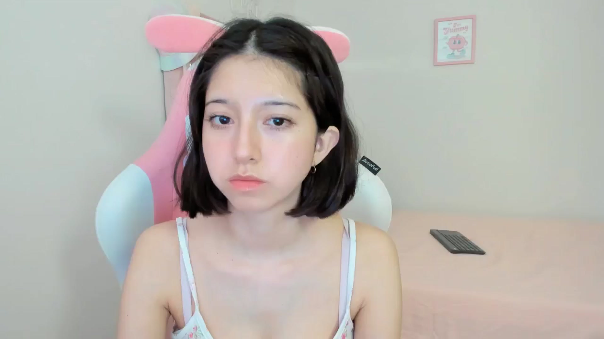 Gallery image thumbnail from Cherrycute666's myfreecams stream on, 09/13/2024, 24:04 image 17 of 20