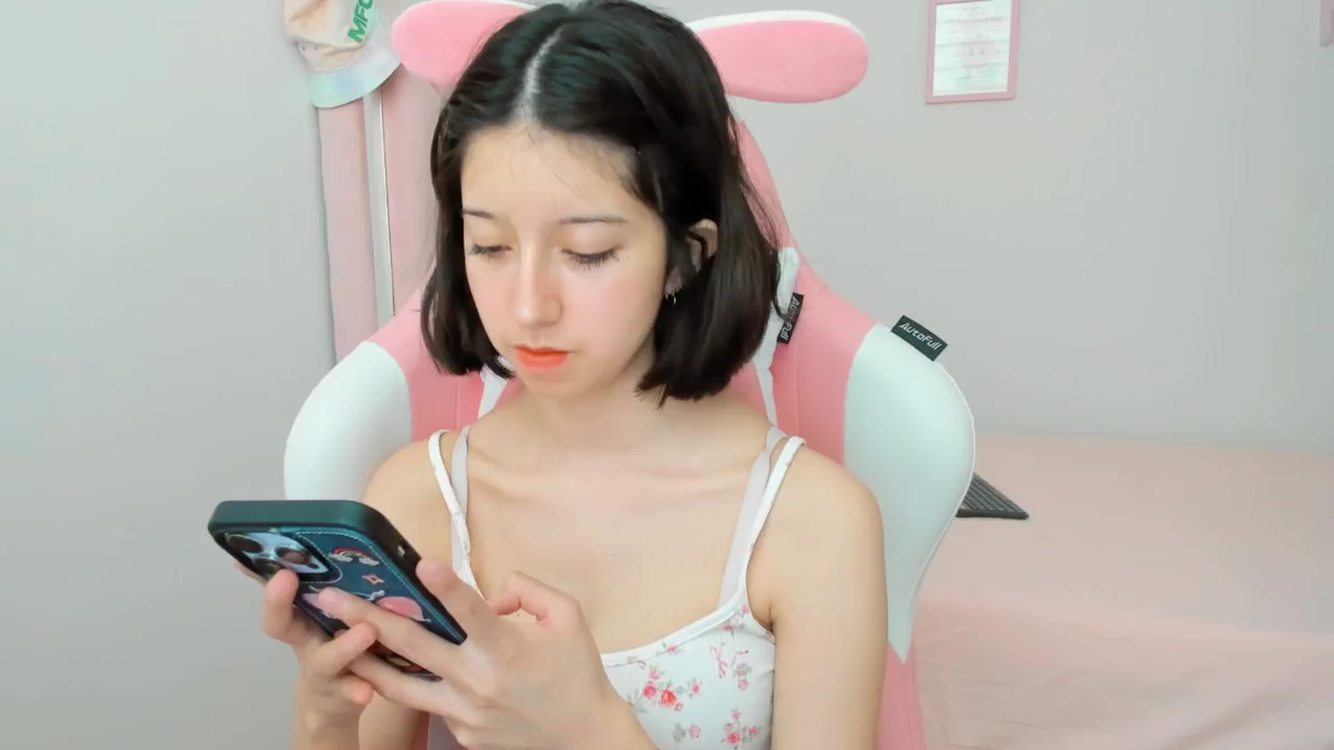 Gallery image thumbnail from Cherrycute666's myfreecams stream on, 09/13/2024, 24:04 image 4 of 20