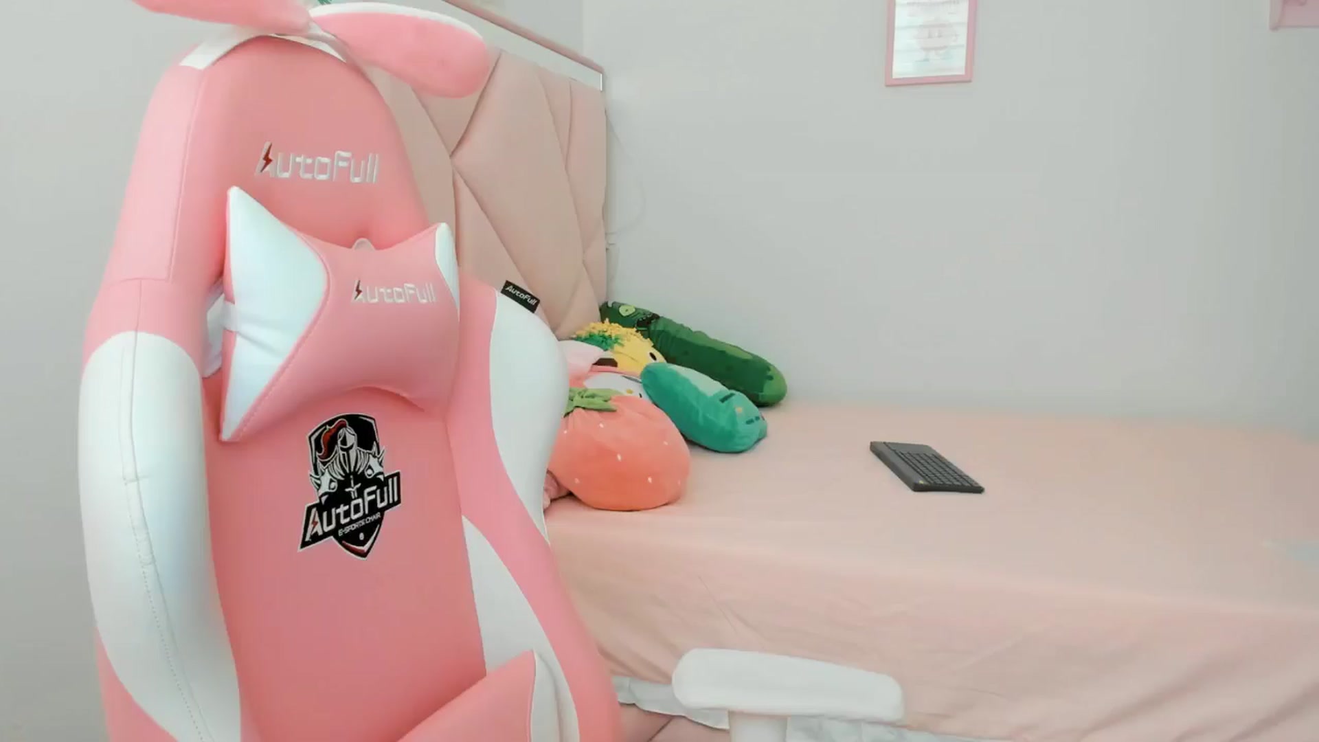 Gallery image thumbnail from Cherrycute666's myfreecams stream on, 09/13/2024, 24:04 image 3 of 20