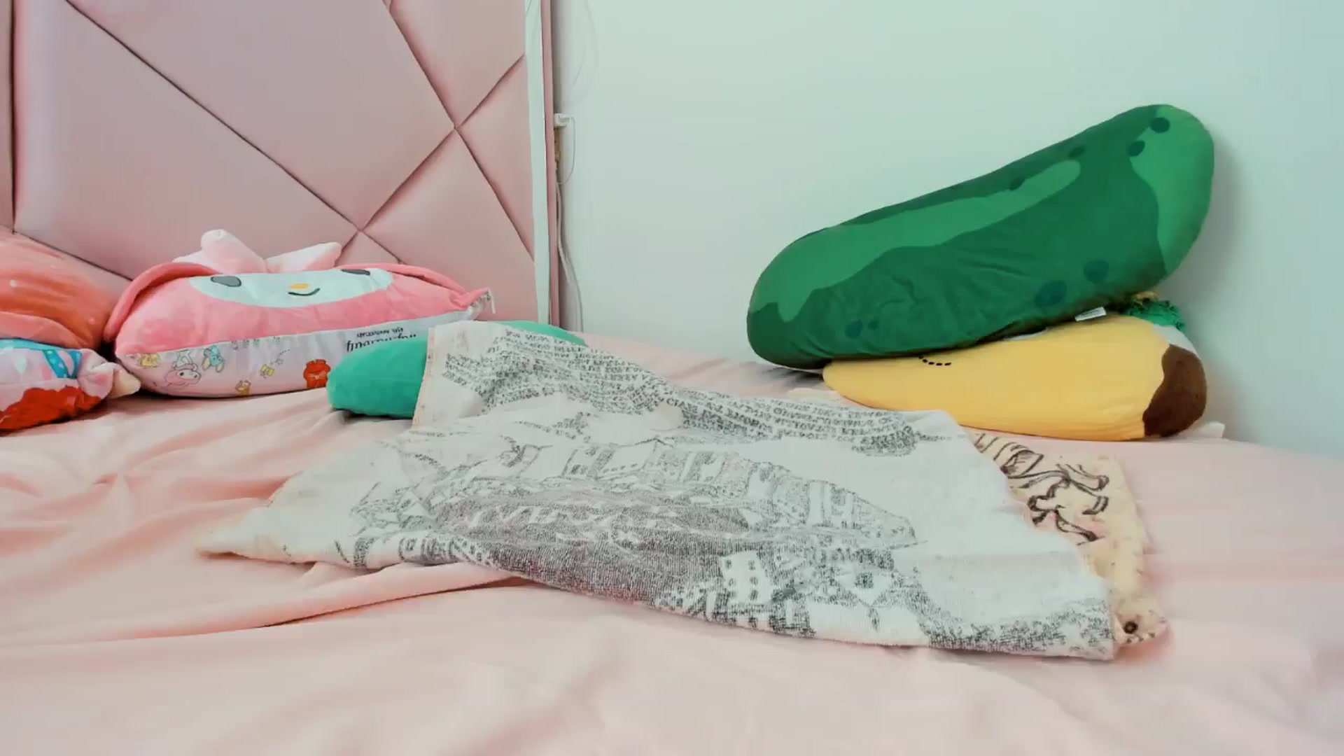 Gallery image thumbnail from Cherrycute666's myfreecams stream on, 09/17/2024, 21:14 image 5 of 20
