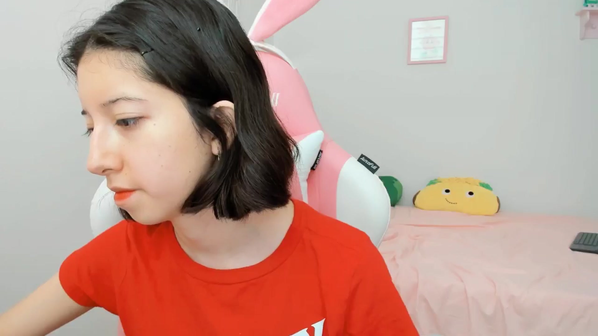 Gallery image thumbnail from Cherrycute666's myfreecams stream on, 09/17/2024, 21:14 image 18 of 20