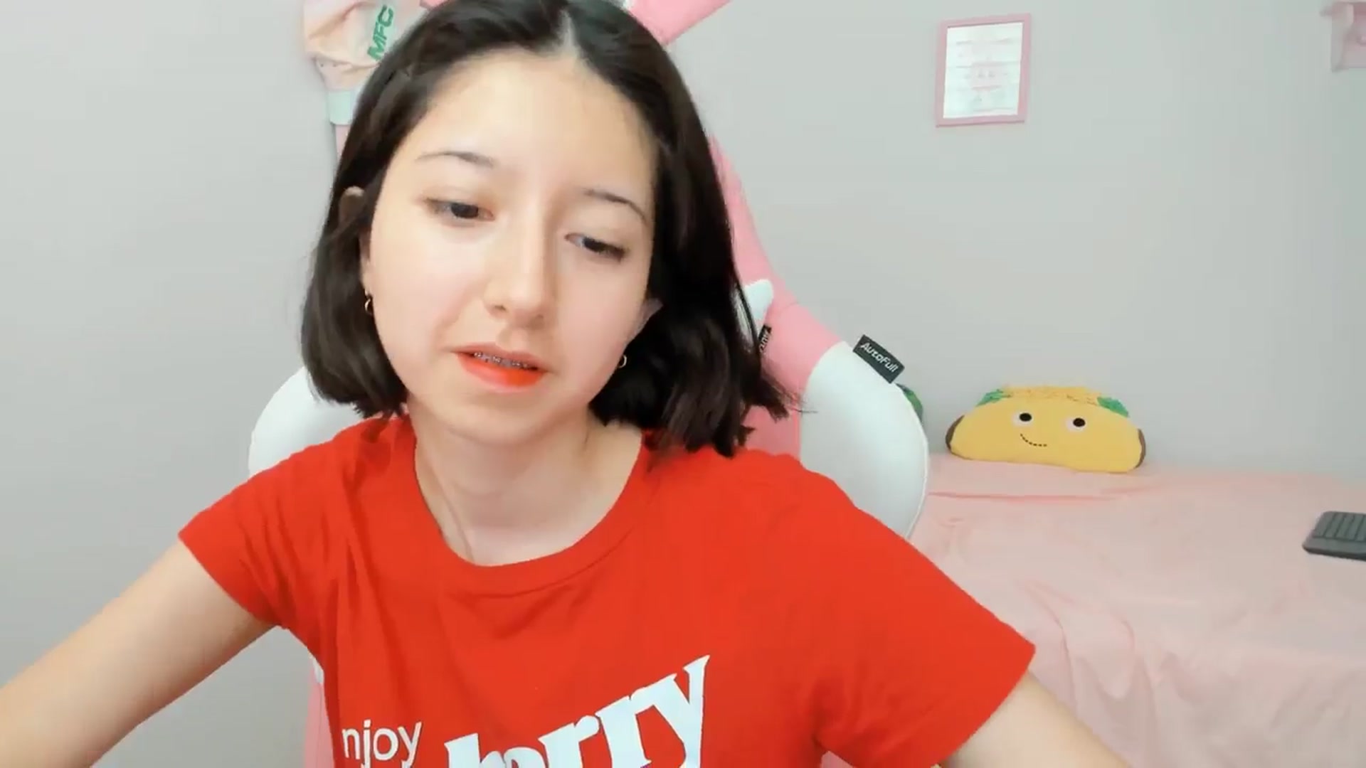 Gallery image thumbnail from Cherrycute666's myfreecams stream on, 09/17/2024, 21:14 image 19 of 20