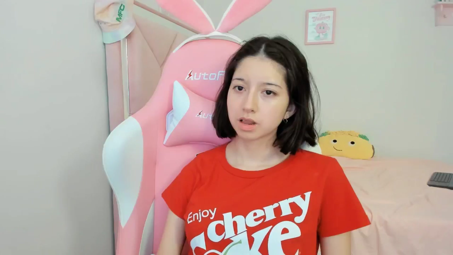 Gallery image thumbnail from Cherrycute666's myfreecams stream on, 09/18/2024, 24:01 image 6 of 20