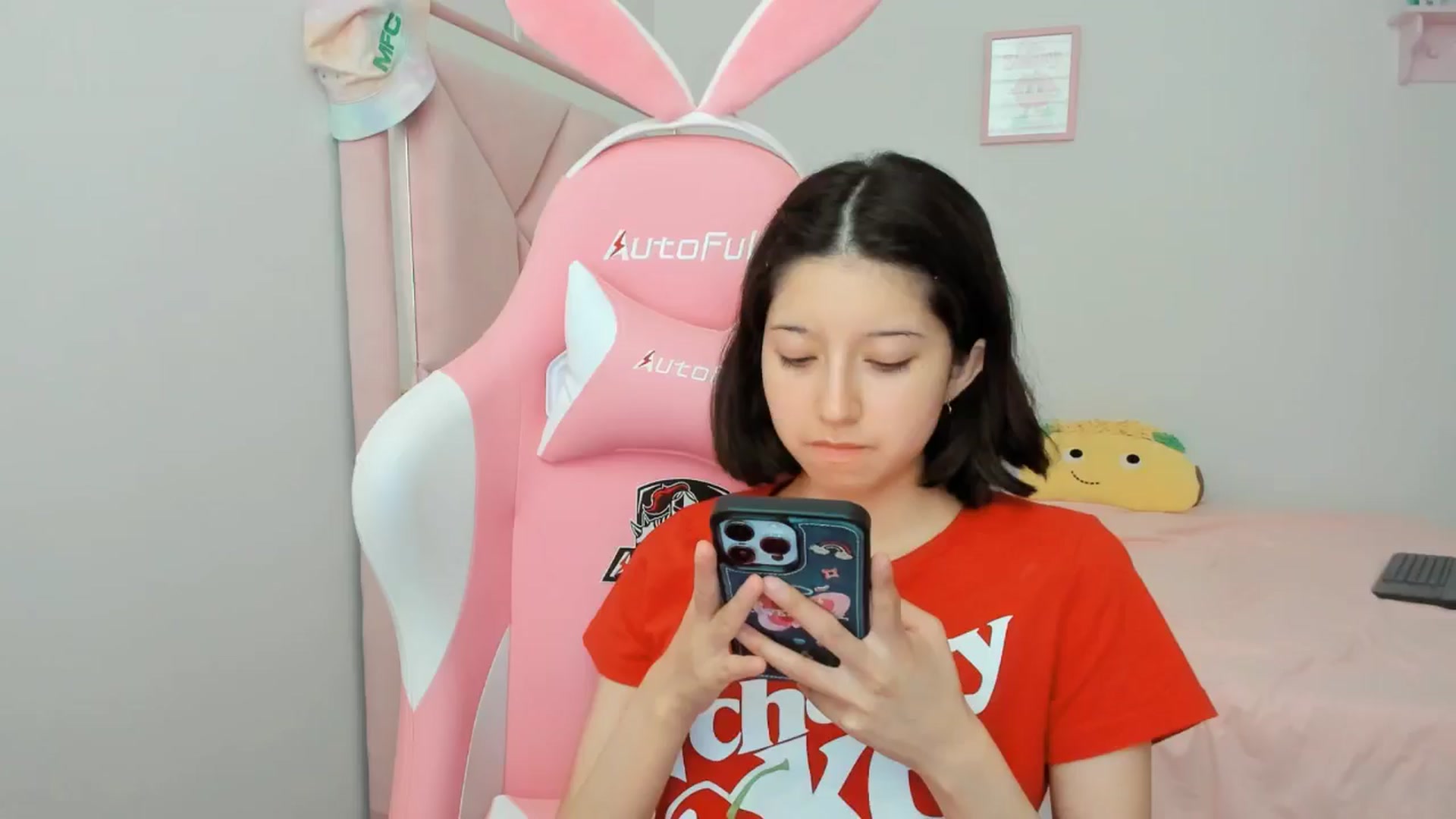 Gallery image thumbnail from Cherrycute666's myfreecams stream on, 09/18/2024, 24:01 image 1 of 20