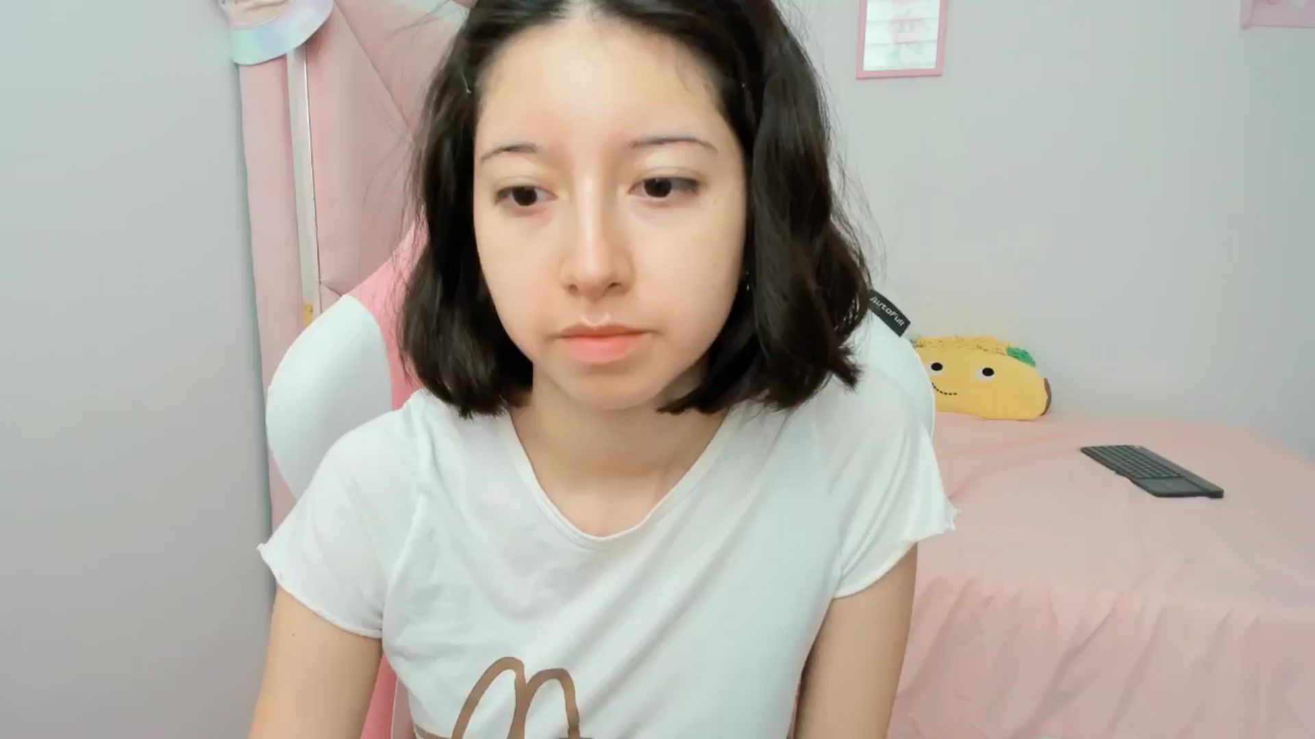 Gallery image thumbnail from Cherrycute666's myfreecams stream on, 09/18/2024, 21:18 image 2 of 20