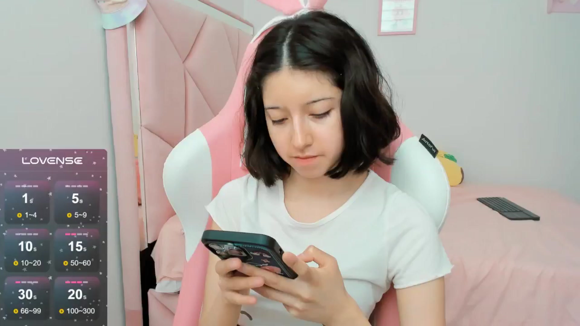 Gallery image thumbnail from Cherrycute666's myfreecams stream on, 09/18/2024, 21:18 image 5 of 20