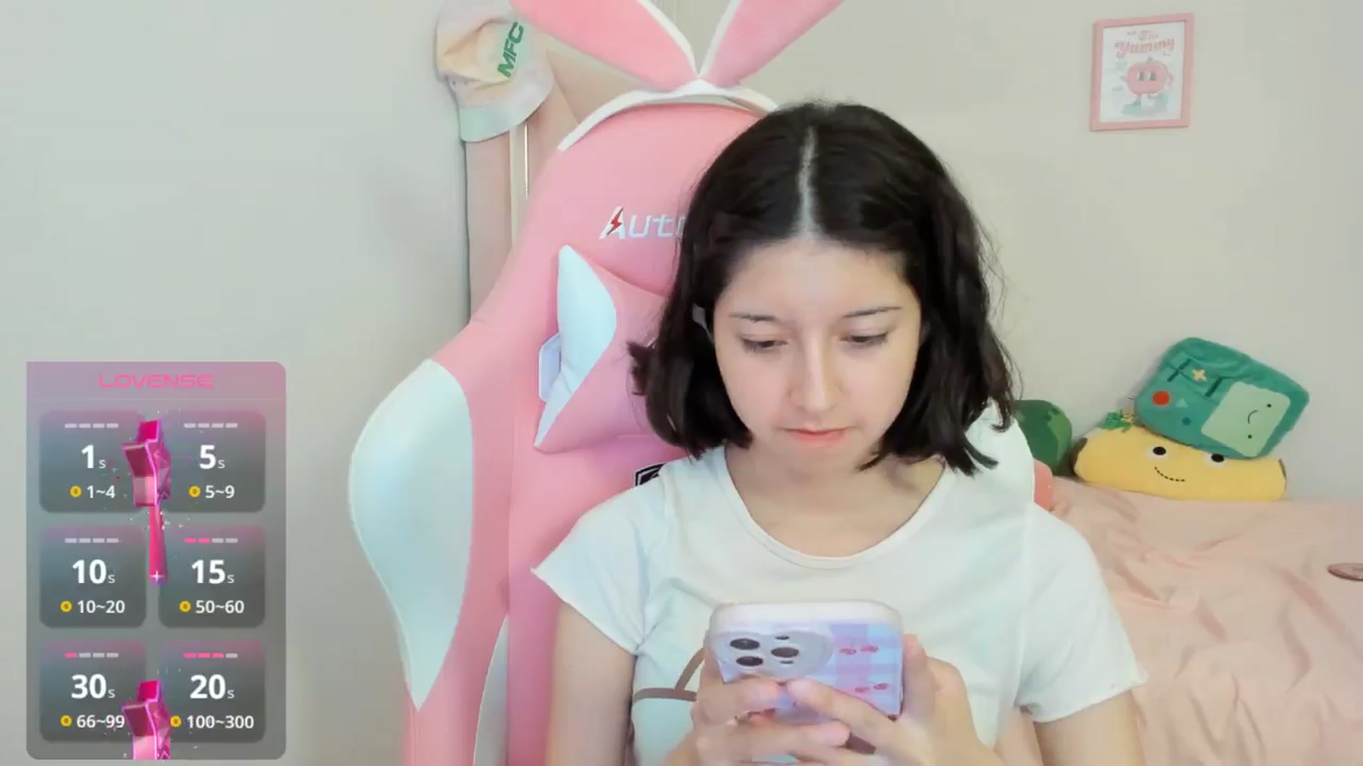 Gallery image thumbnail from Cherrycute666's myfreecams stream on, 09/19/2024, 24:13 image 2 of 20