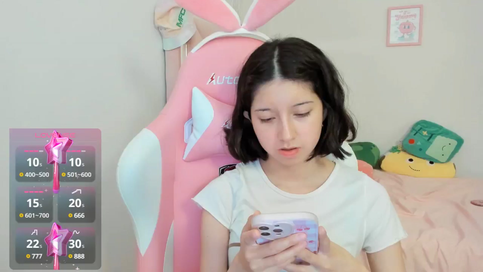 Gallery image thumbnail from Cherrycute666's myfreecams stream on, 09/19/2024, 24:13 image 1 of 20