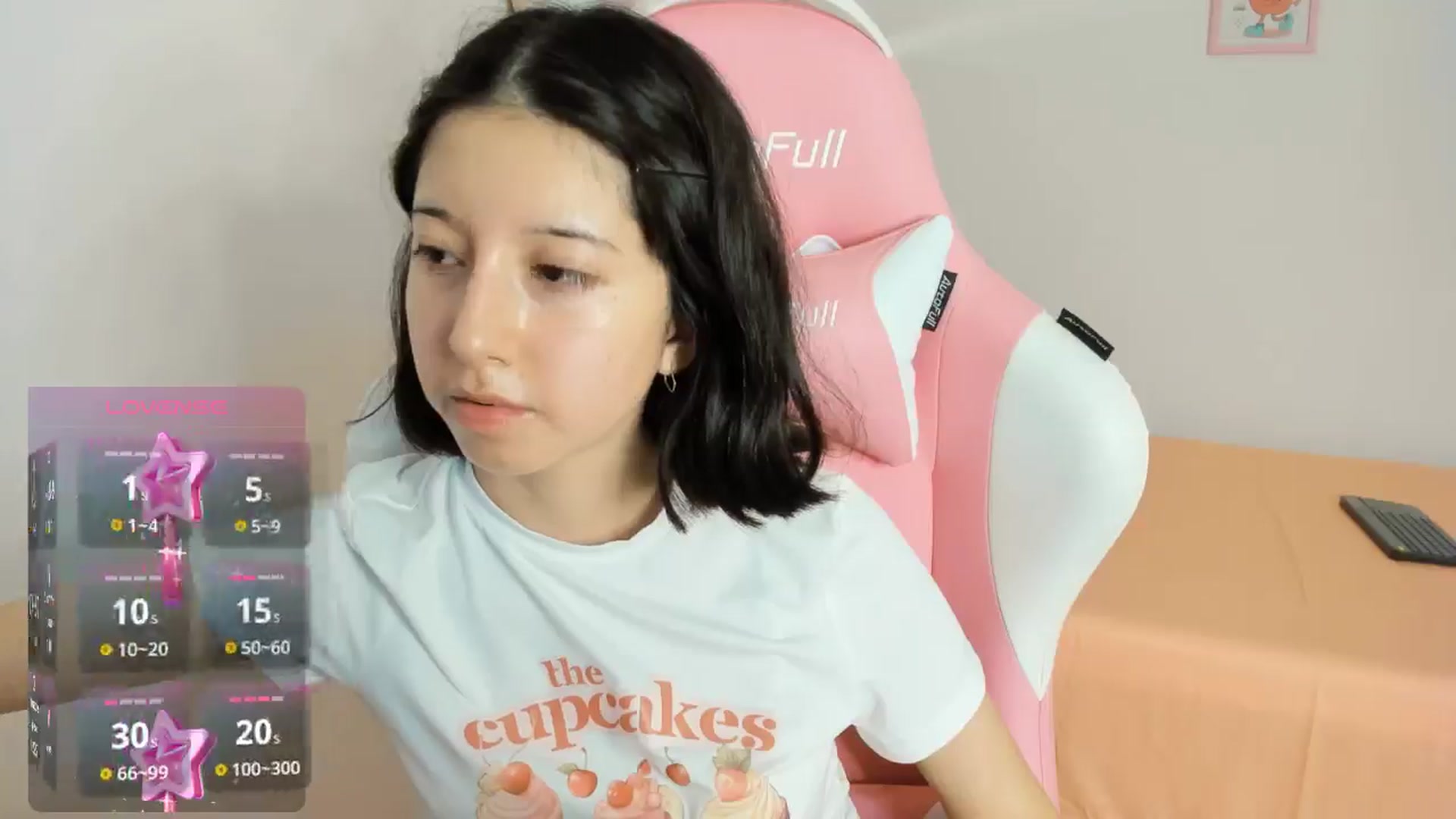 Gallery image thumbnail from Cherrycute666's myfreecams stream on, 09/19/2024, 06:04 image 17 of 20