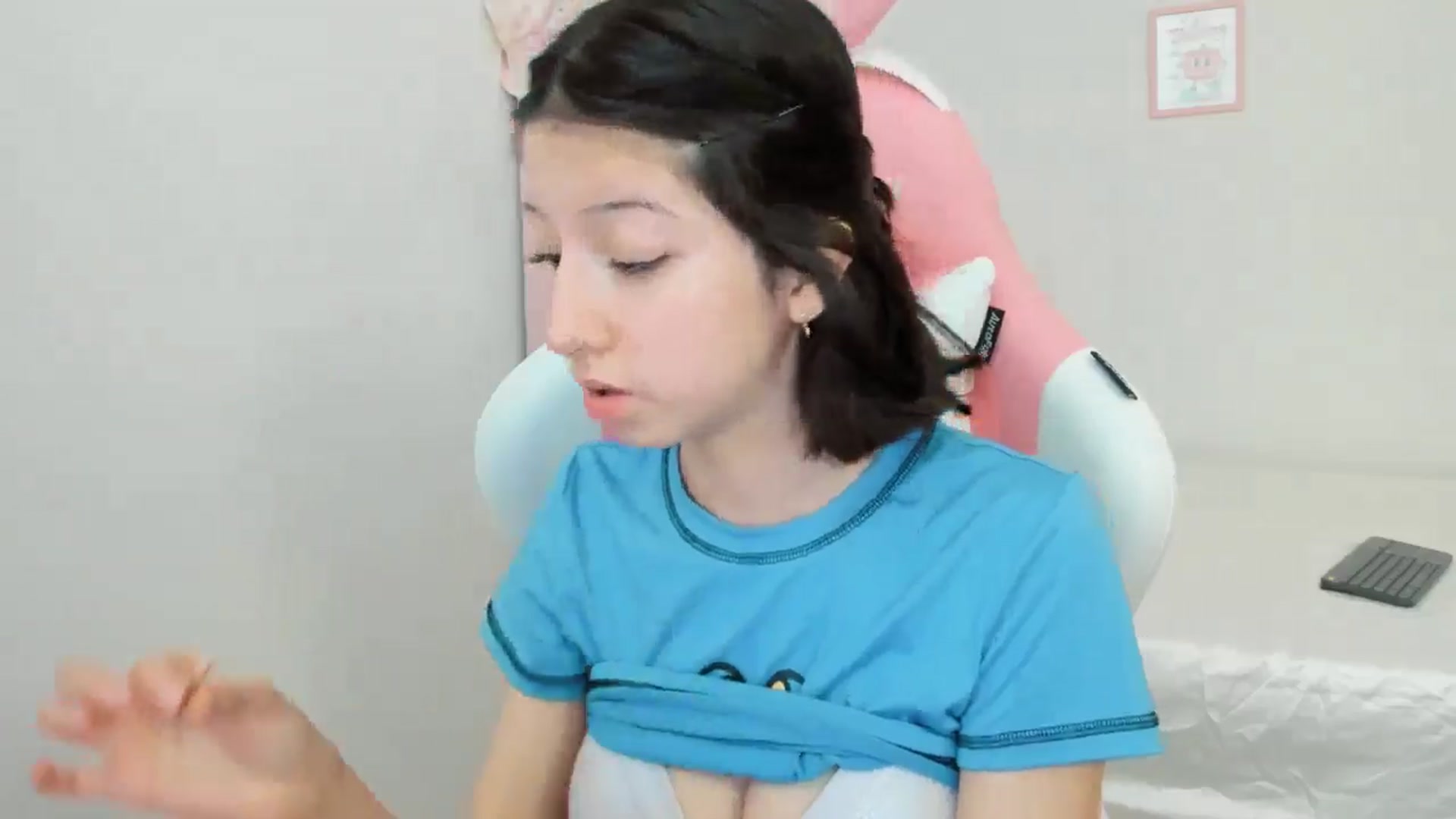 Gallery image thumbnail from Cherrycute666's myfreecams stream on, 10/01/2024, 19:59 image 11 of 20