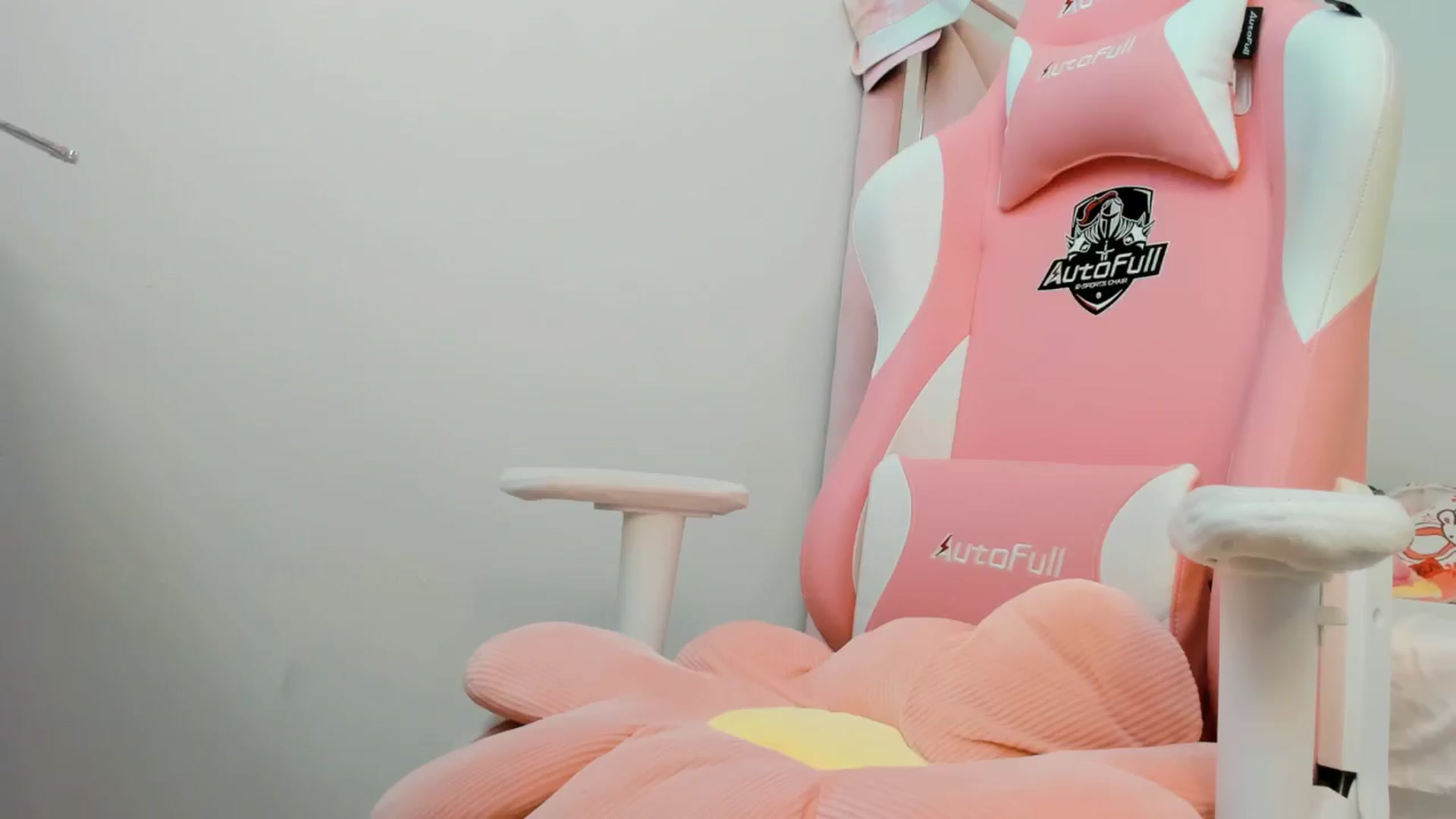 Gallery image thumbnail from Cherrycute666's myfreecams stream on, 10/01/2024, 21:29 image 12 of 20
