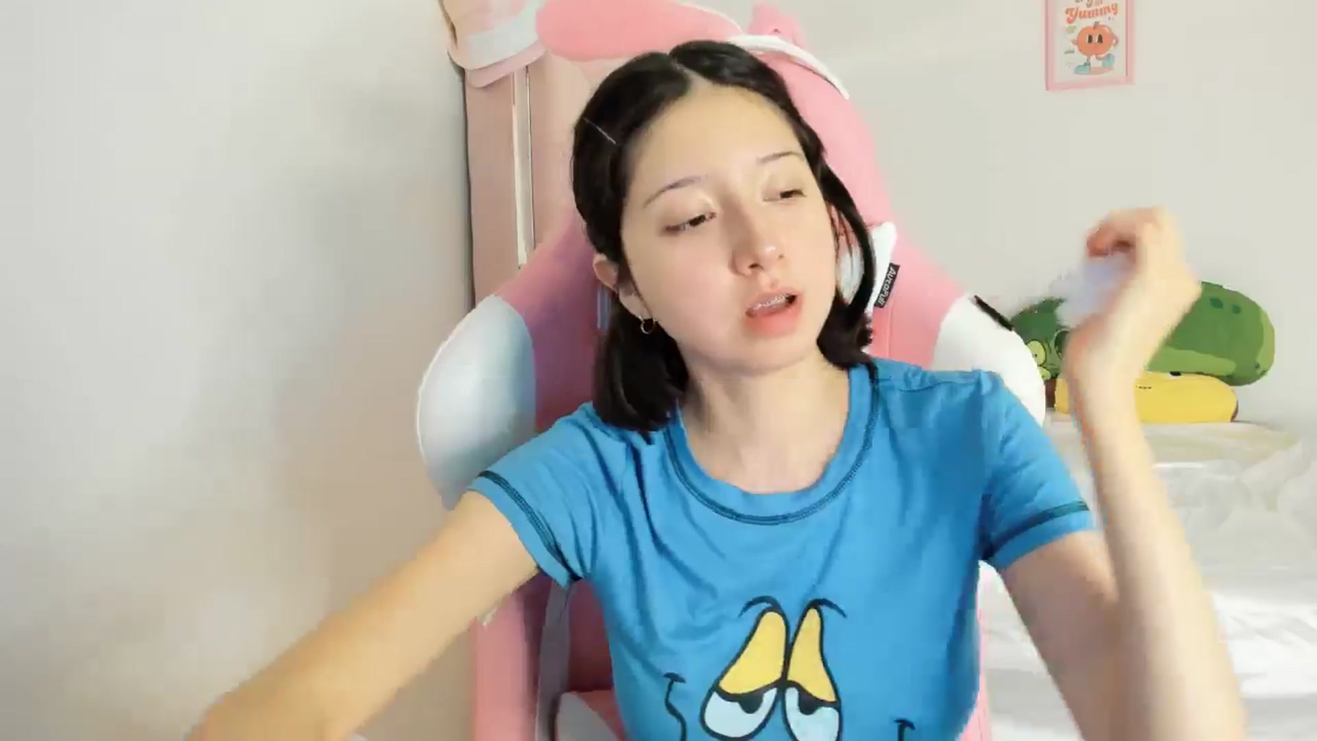Gallery image thumbnail from Cherrycute666's myfreecams stream on, 10/02/2024, 01:59 image 6 of 20