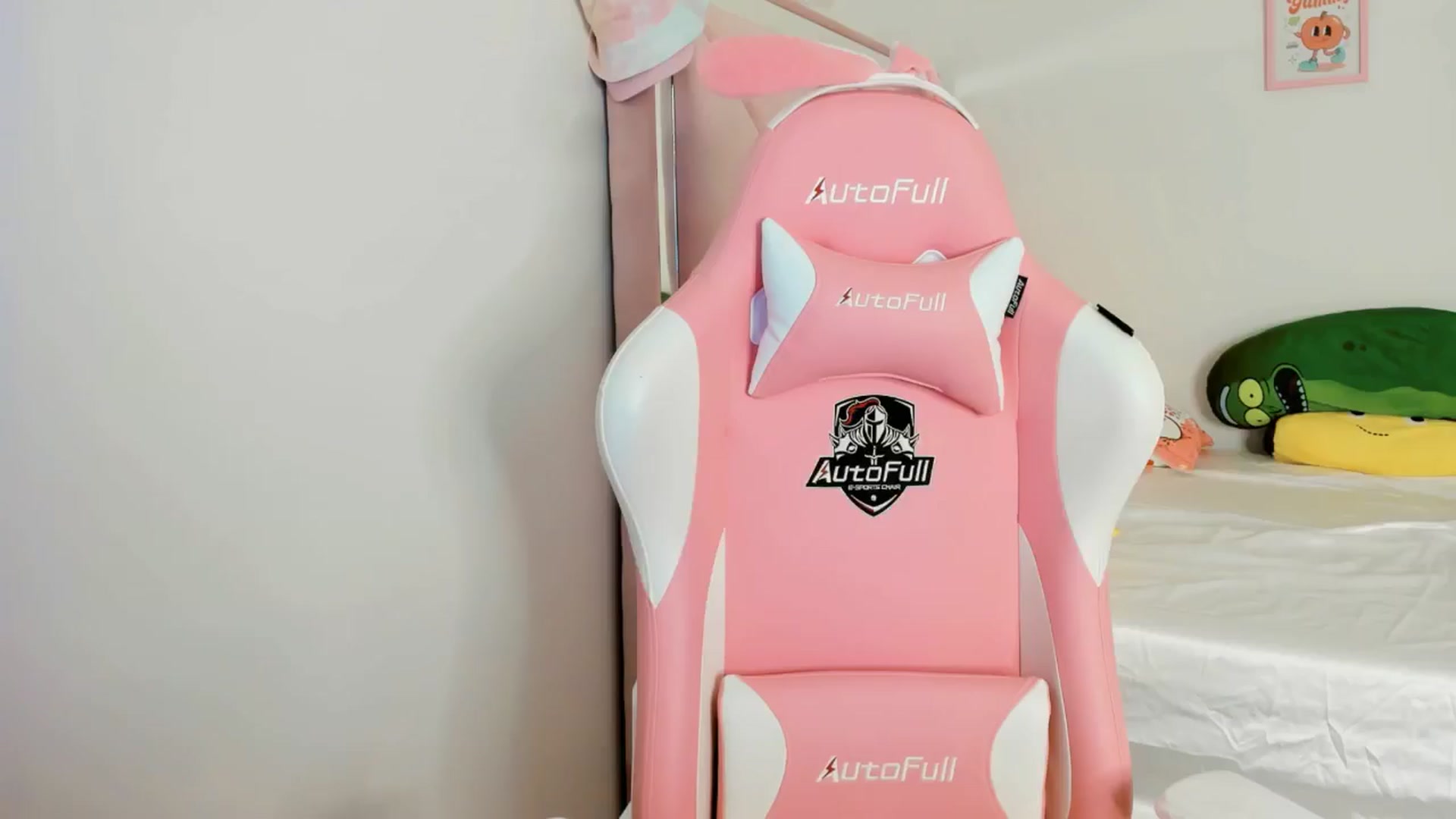 Gallery image thumbnail from Cherrycute666's myfreecams stream on, 10/02/2024, 04:04 image 12 of 20