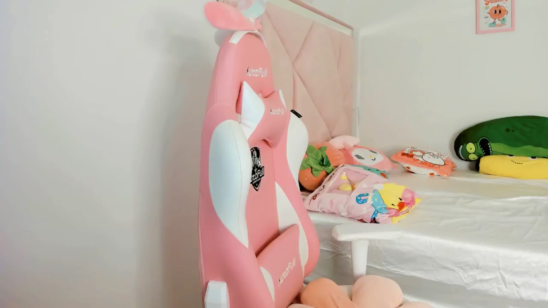 Gallery image thumbnail from Cherrycute666's myfreecams stream on, 10/02/2024, 04:04 image 9 of 20