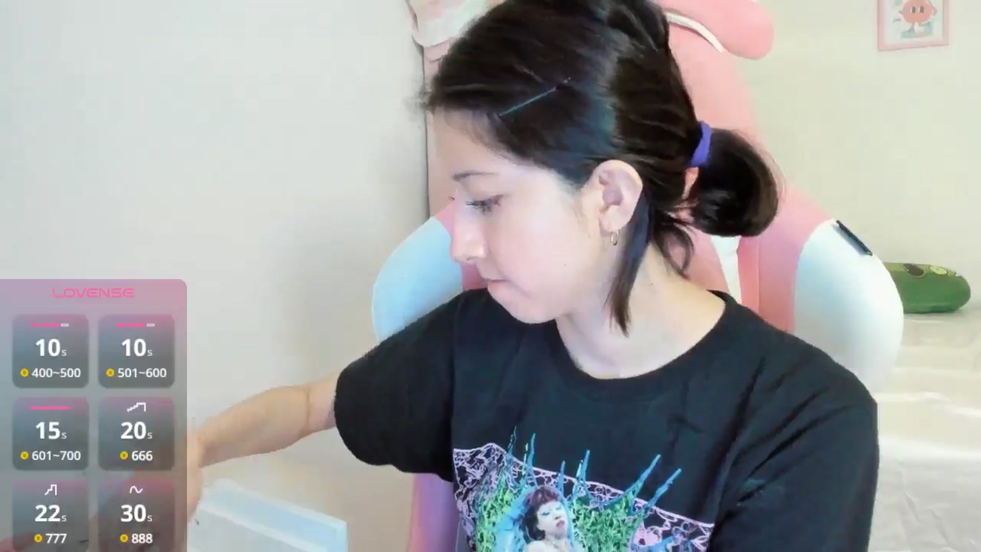 Gallery image thumbnail from Cherrycute666's myfreecams stream on, 10/04/2024, 23:41 image 15 of 20