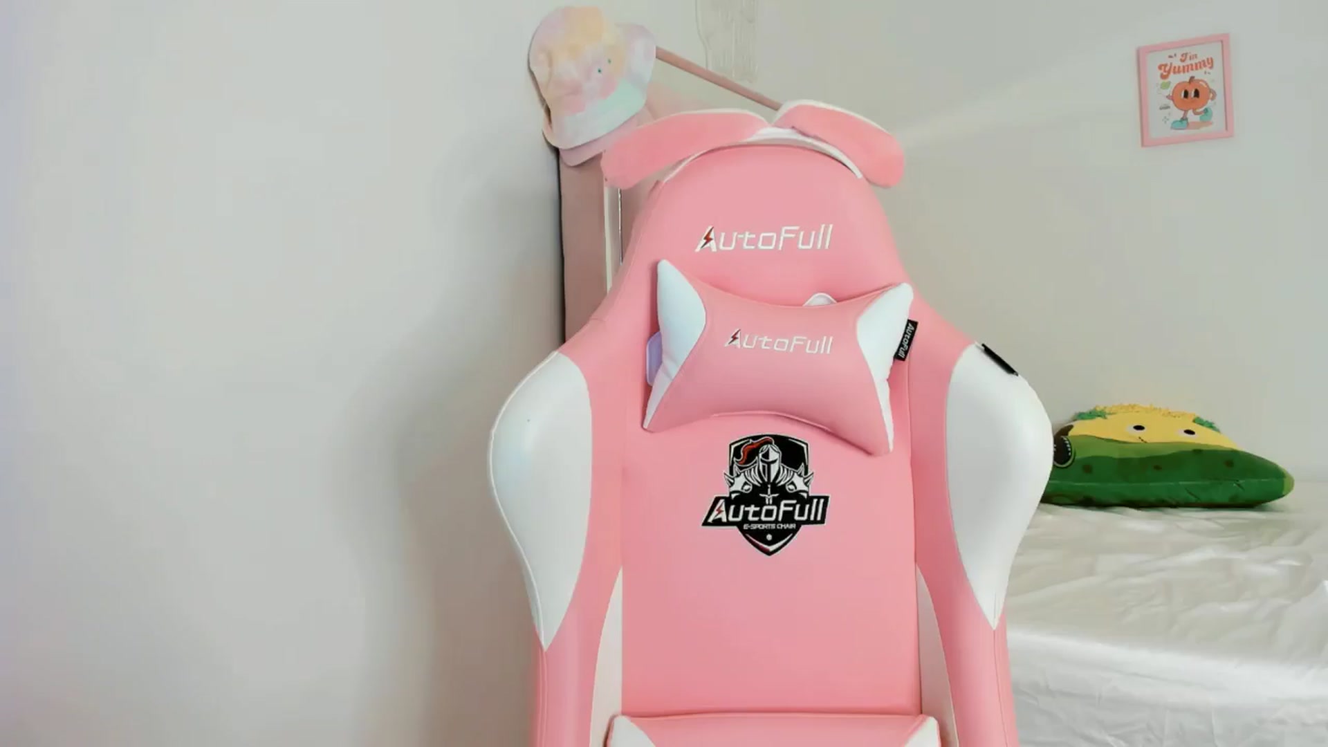Gallery image thumbnail from Cherrycute666's myfreecams stream on, 10/06/2024, 08:00 image 8 of 20