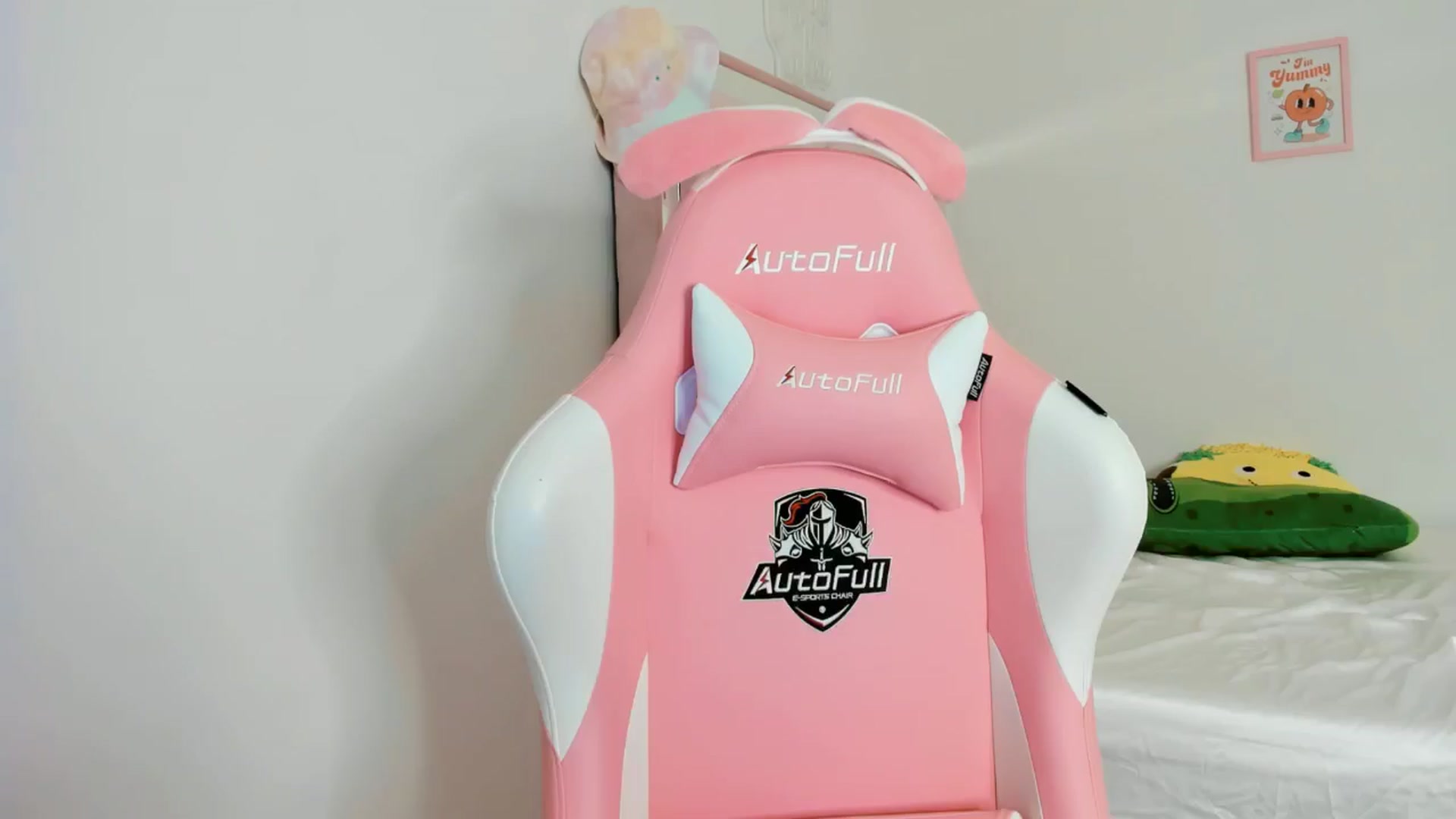 Gallery image thumbnail from Cherrycute666's myfreecams stream on, 10/06/2024, 08:00 image 3 of 20