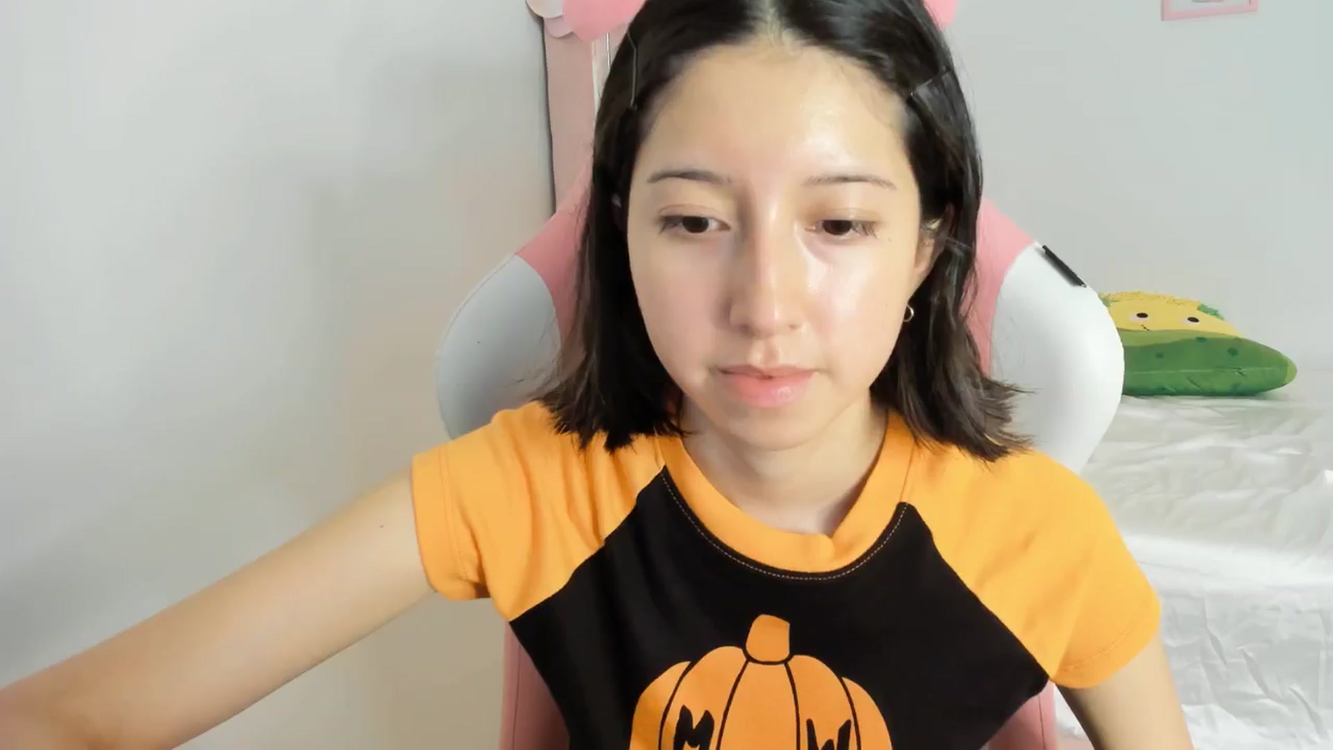 Gallery image thumbnail from Cherrycute666's myfreecams stream on, 10/06/2024, 08:00 image 17 of 20