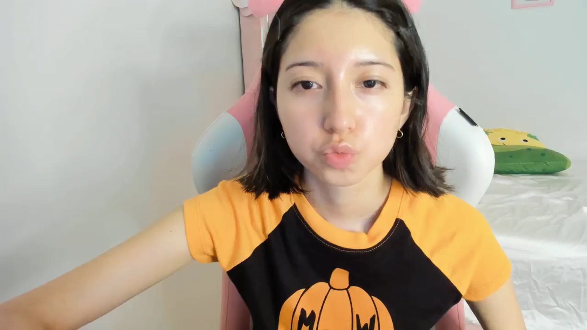 Gallery image thumbnail from Cherrycute666's myfreecams stream on, 10/06/2024, 08:00 image 18 of 20