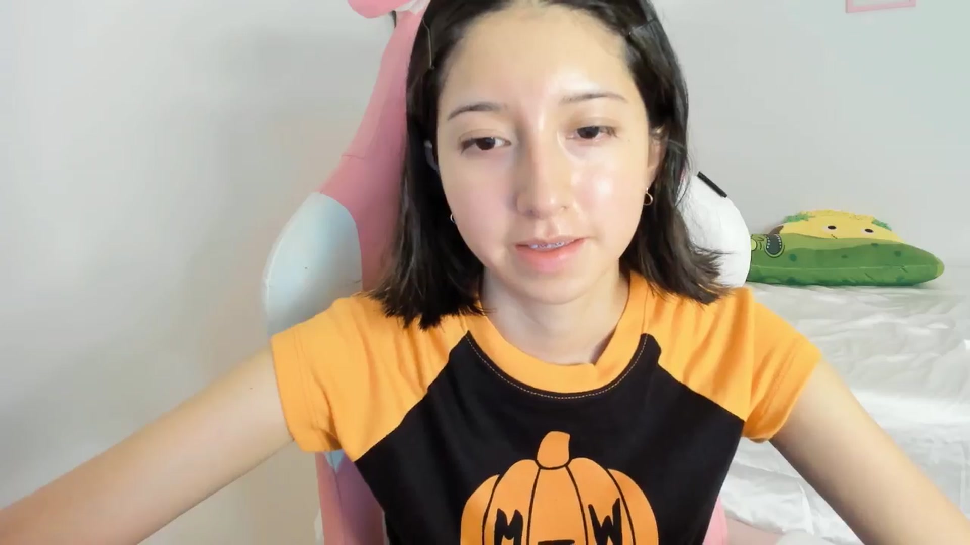 Gallery image thumbnail from Cherrycute666's myfreecams stream on, 10/06/2024, 08:00 image 19 of 20