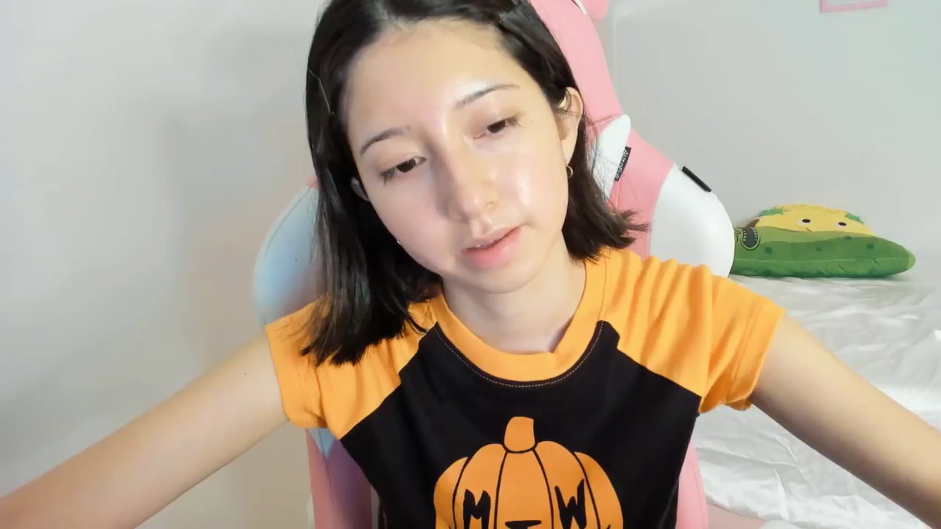 Gallery image thumbnail from Cherrycute666's myfreecams stream on, 10/06/2024, 08:52 image 2 of 20