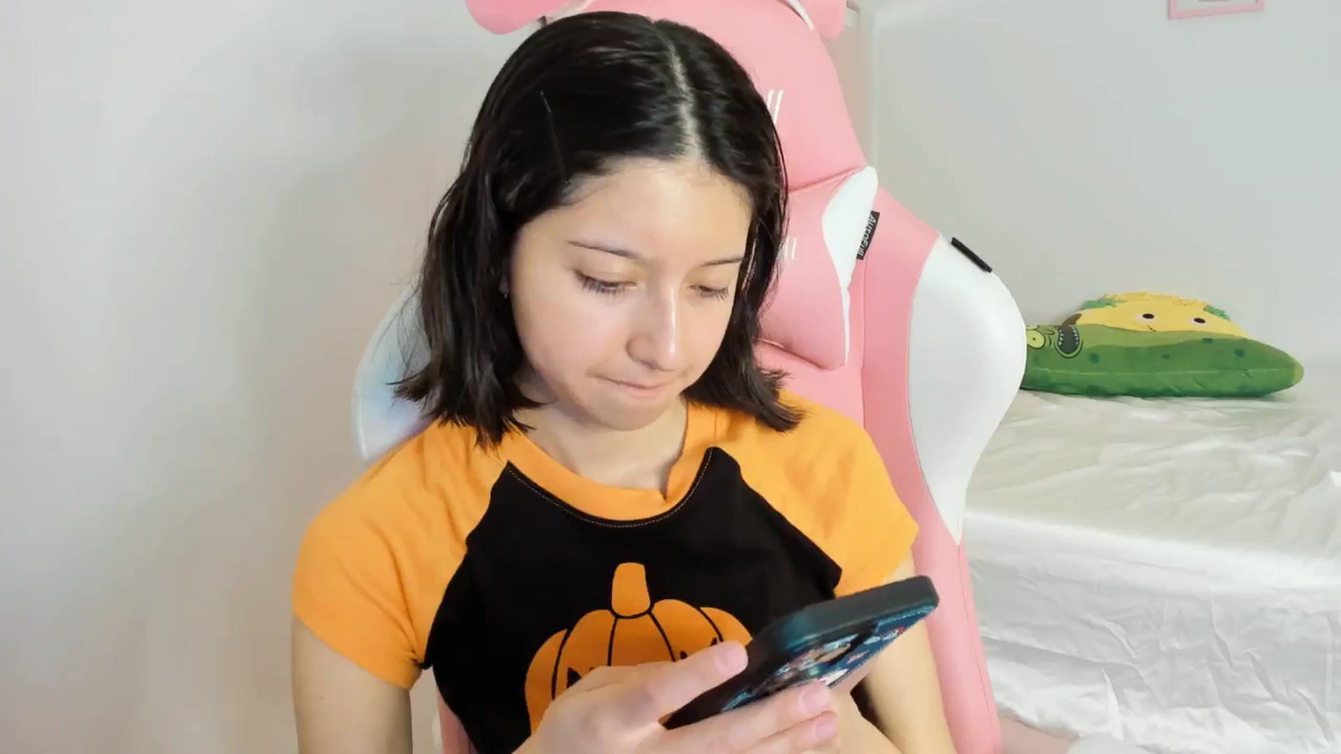 Gallery image thumbnail from Cherrycute666's myfreecams stream on, 10/06/2024, 08:52 image 4 of 20