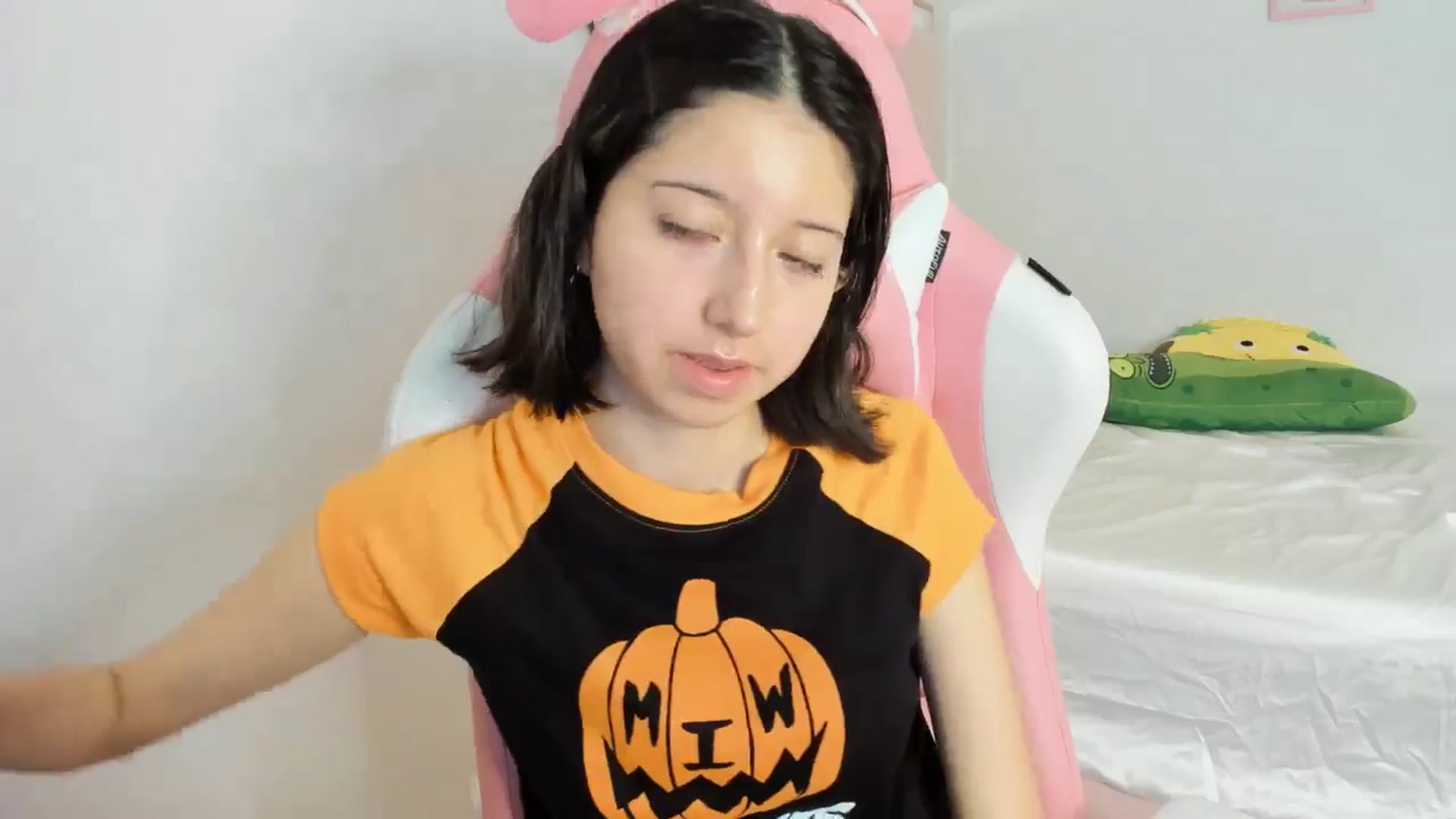 Gallery image thumbnail from Cherrycute666's myfreecams stream on, 10/06/2024, 08:52 image 3 of 20