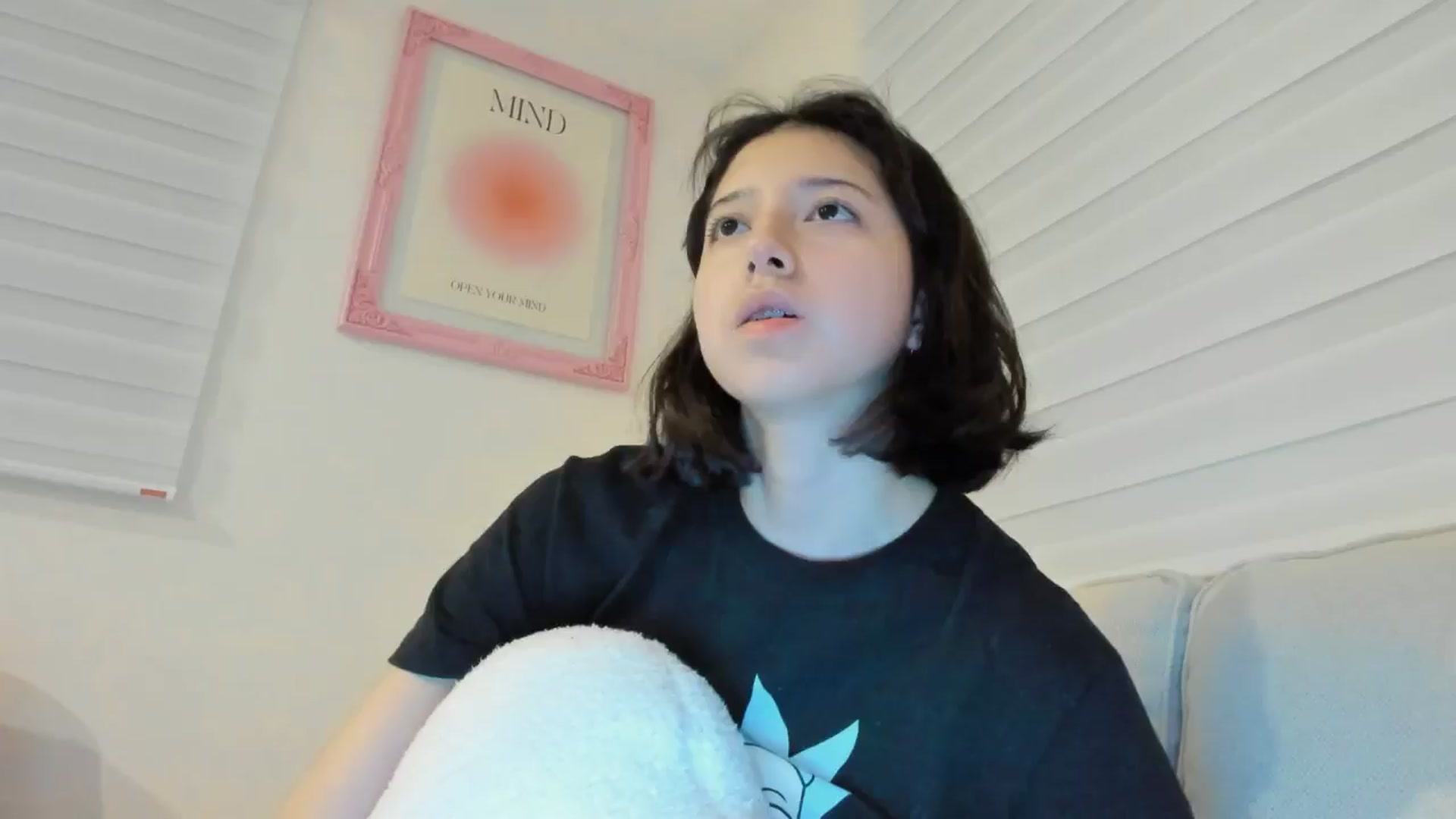 Gallery image thumbnail from Cherrycute666's myfreecams stream on, 10/08/2024, 04:59 image 1 of 20