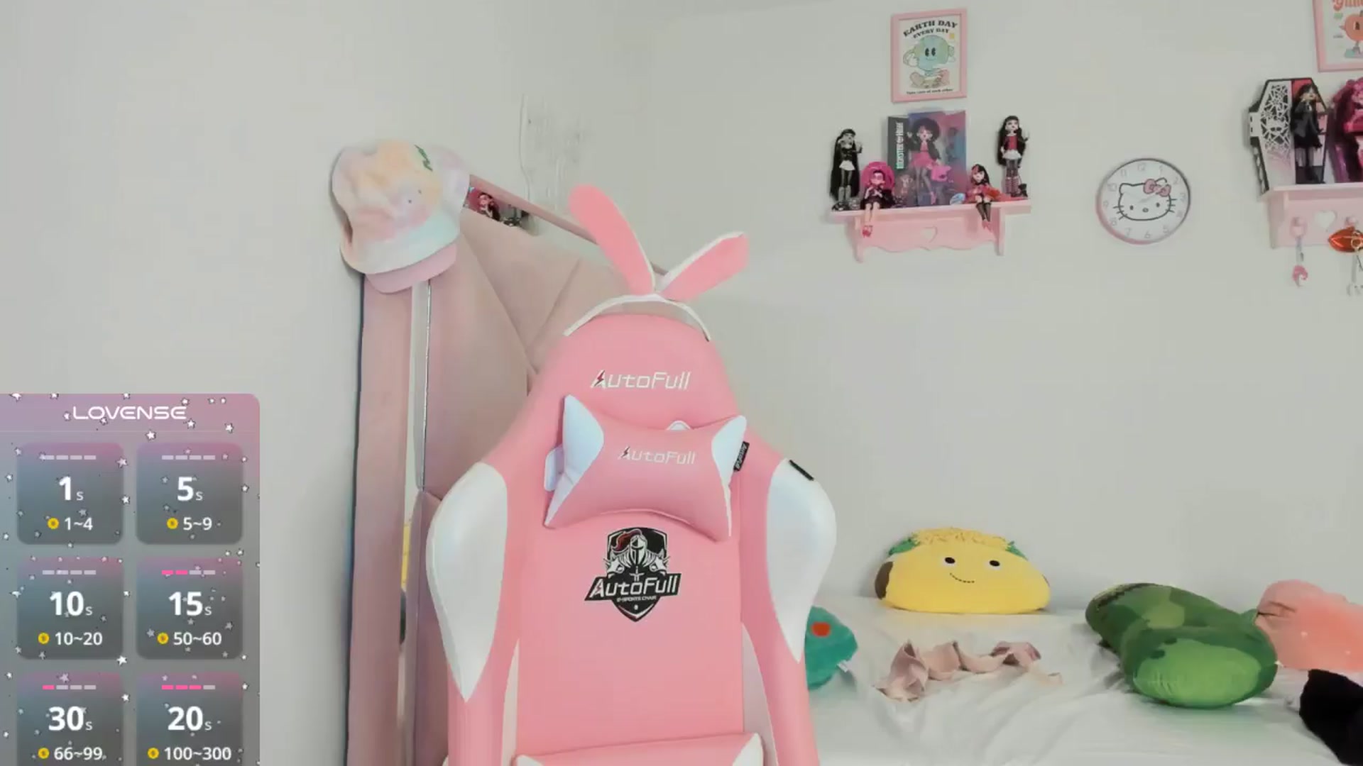 Gallery image thumbnail from Cherrycute666's myfreecams stream on, 10/14/2024, 01:19 image 17 of 20