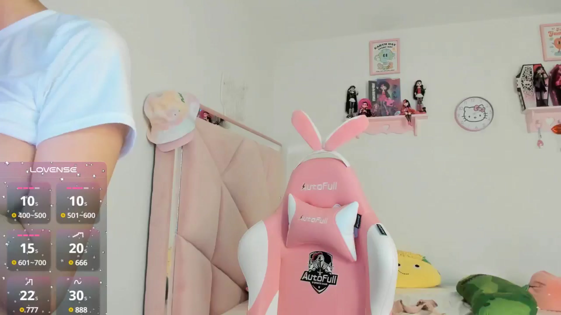 Gallery image thumbnail from Cherrycute666's myfreecams stream on, 10/14/2024, 01:19 image 10 of 20