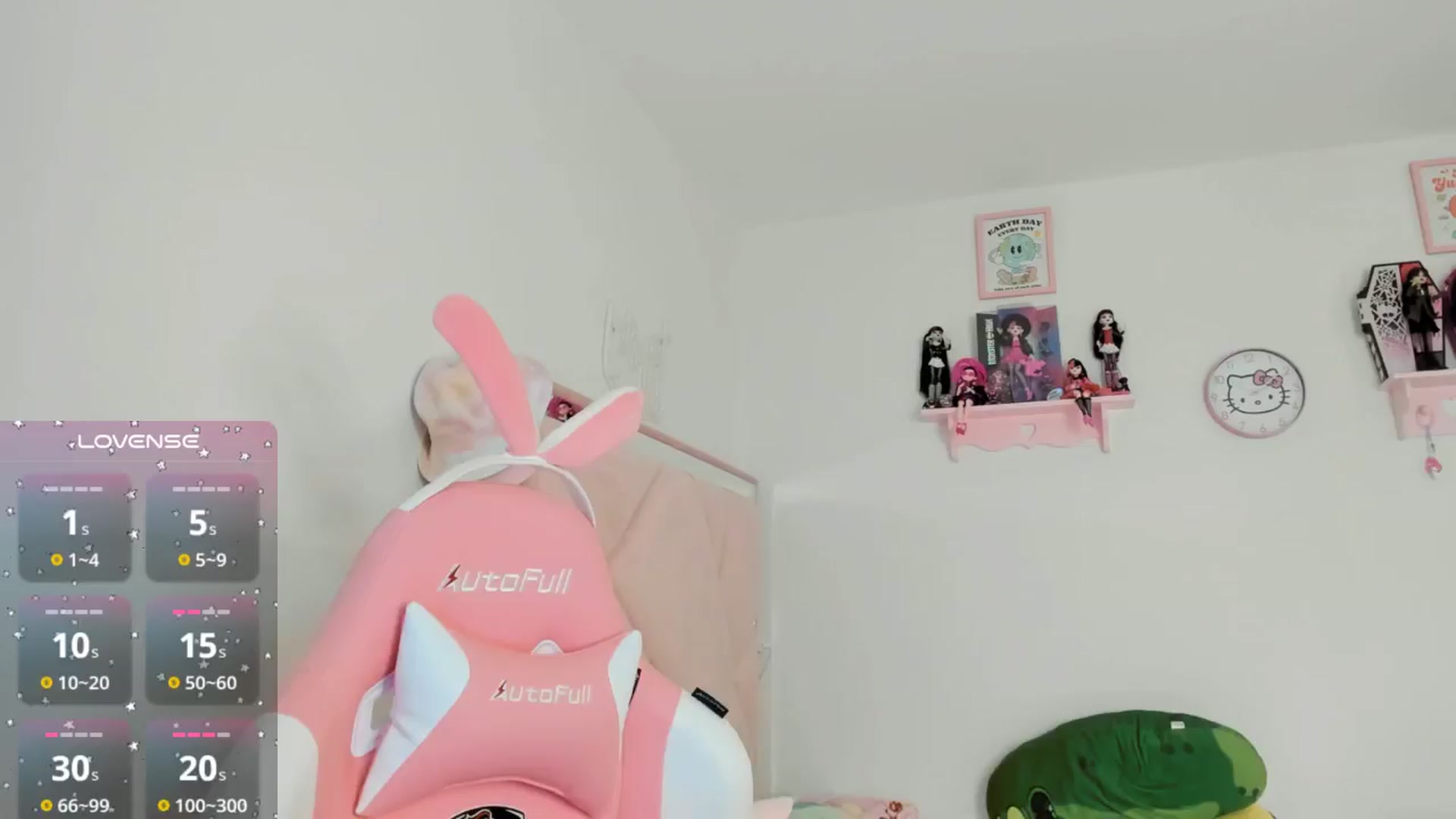 Gallery image thumbnail from Cherrycute666's myfreecams stream on, 10/14/2024, 08:04 image 13 of 20