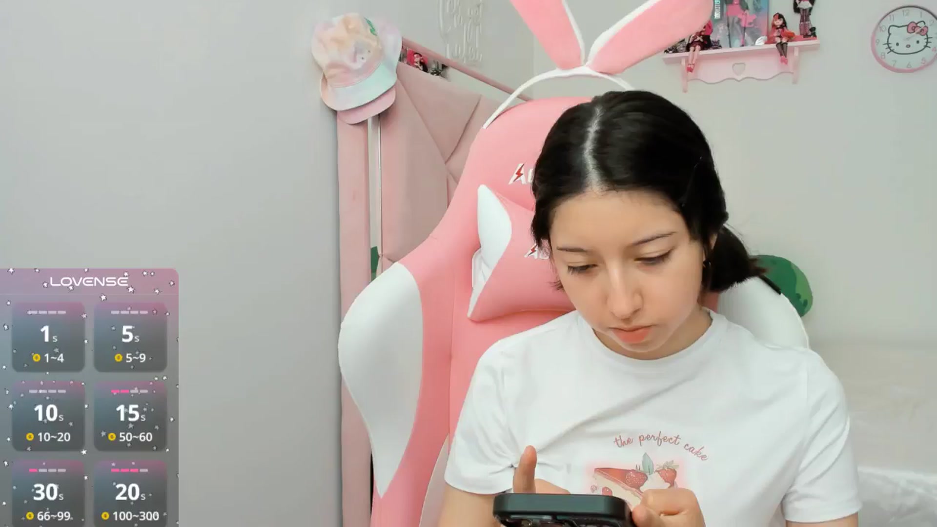 Gallery image thumbnail from Cherrycute666's myfreecams stream on, 10/15/2024, 19:34 image 14 of 20