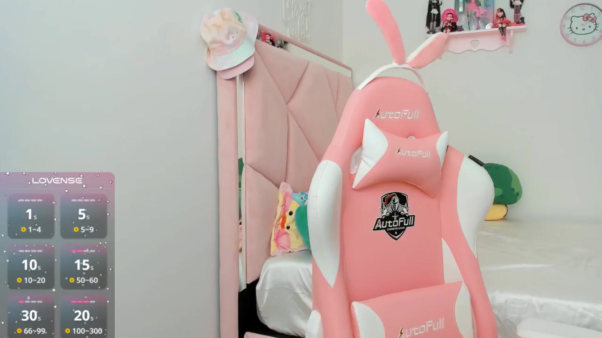 Gallery image thumbnail from Cherrycute666's myfreecams stream on, 10/15/2024, 19:34 image 10 of 20