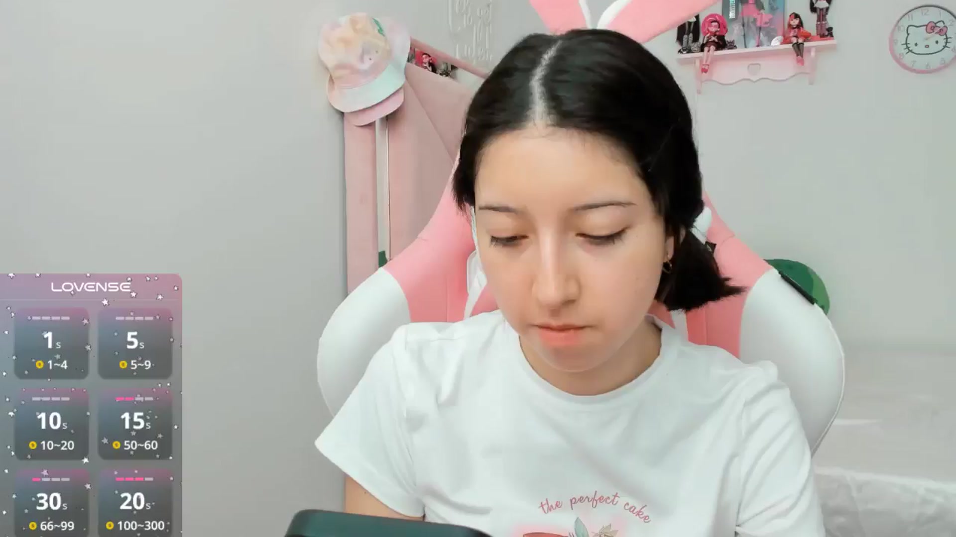 Gallery image thumbnail from Cherrycute666's myfreecams stream on, 10/15/2024, 19:34 image 9 of 20