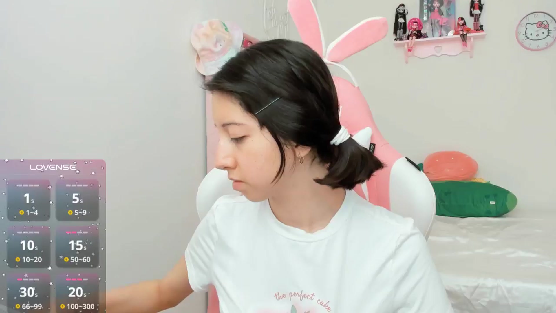Gallery image thumbnail from Cherrycute666's myfreecams stream on, 10/15/2024, 21:45 image 4 of 20