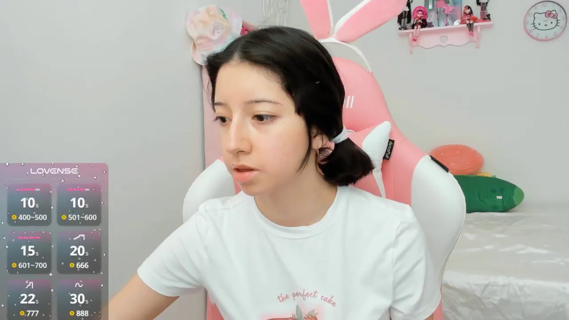Gallery image thumbnail from Cherrycute666's myfreecams stream on, 10/15/2024, 21:45 image 15 of 20