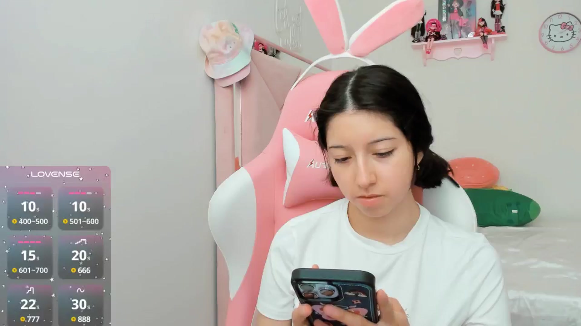 Gallery image thumbnail from Cherrycute666's myfreecams stream on, 10/15/2024, 21:45 image 6 of 20