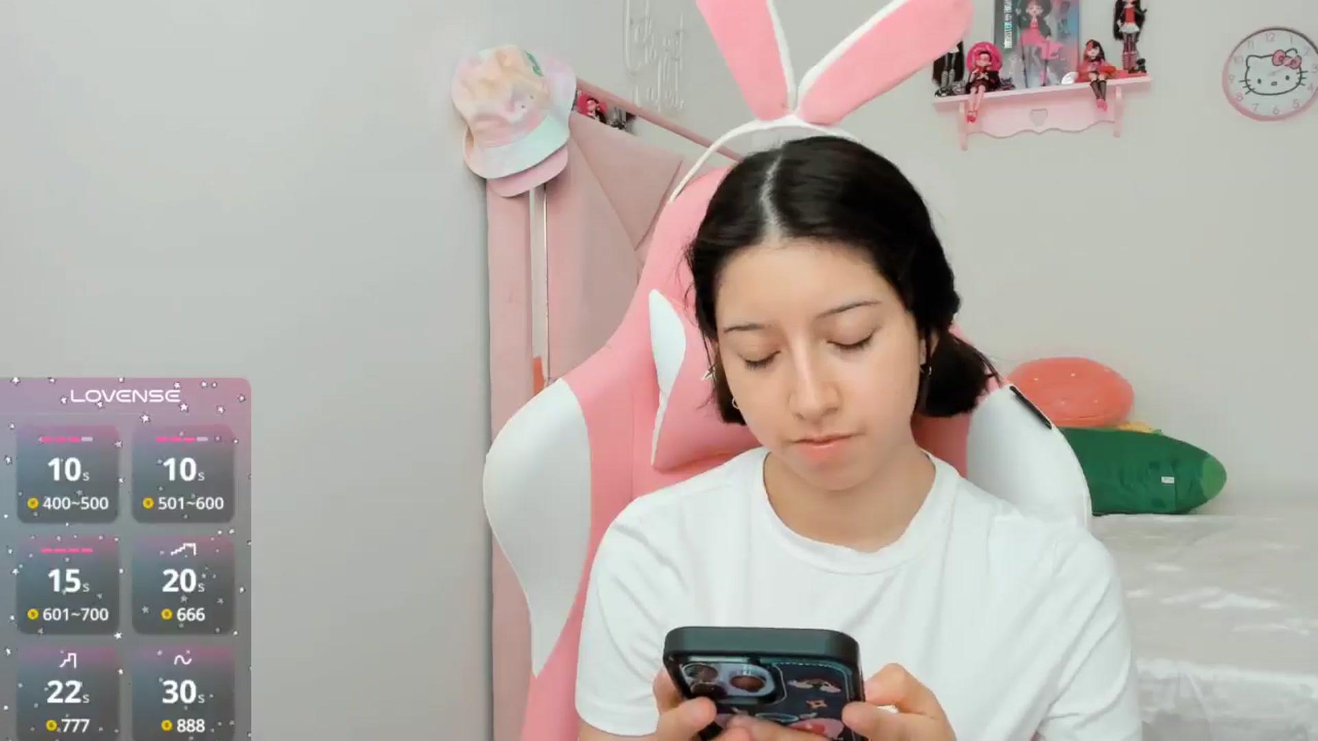 Gallery image thumbnail from Cherrycute666's myfreecams stream on, 10/15/2024, 21:45 image 7 of 20