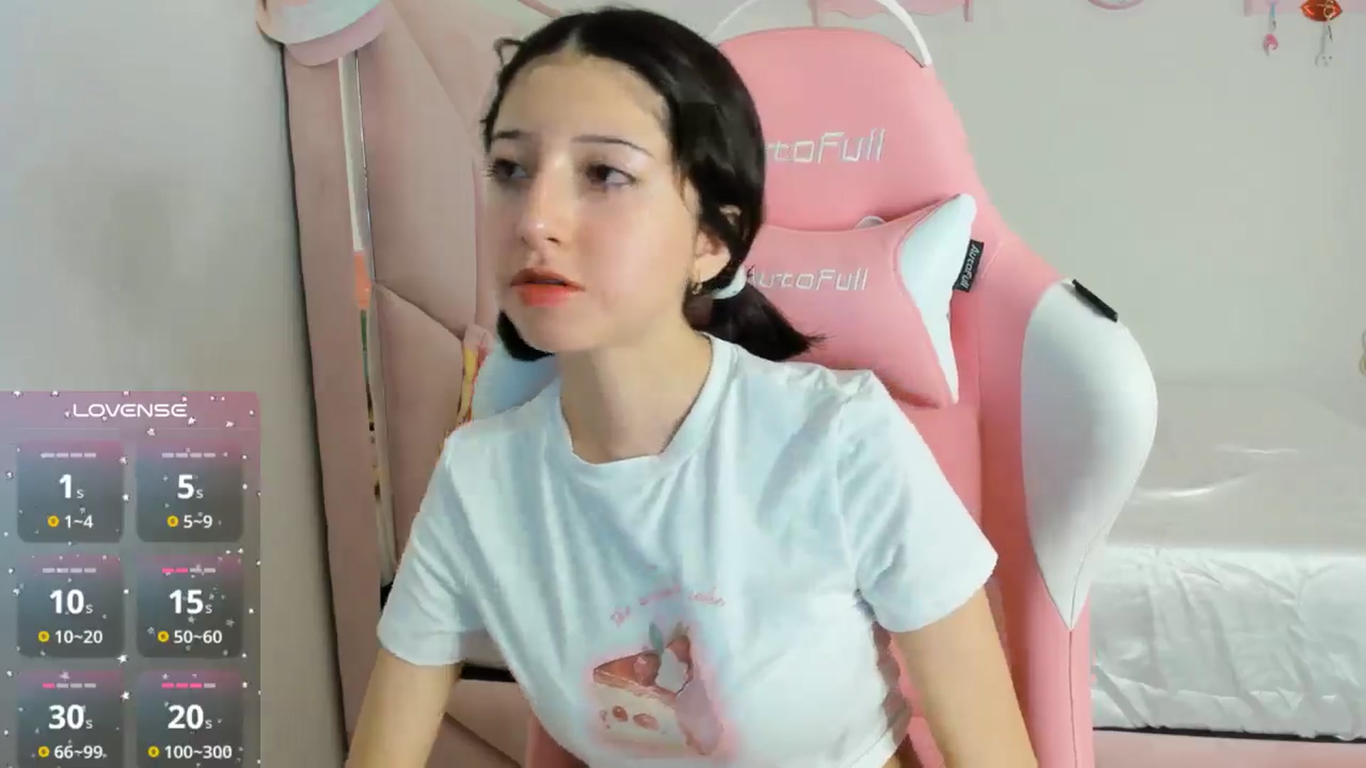 Gallery image thumbnail from Cherrycute666's myfreecams stream on, 10/16/2024, 02:22 image 10 of 20