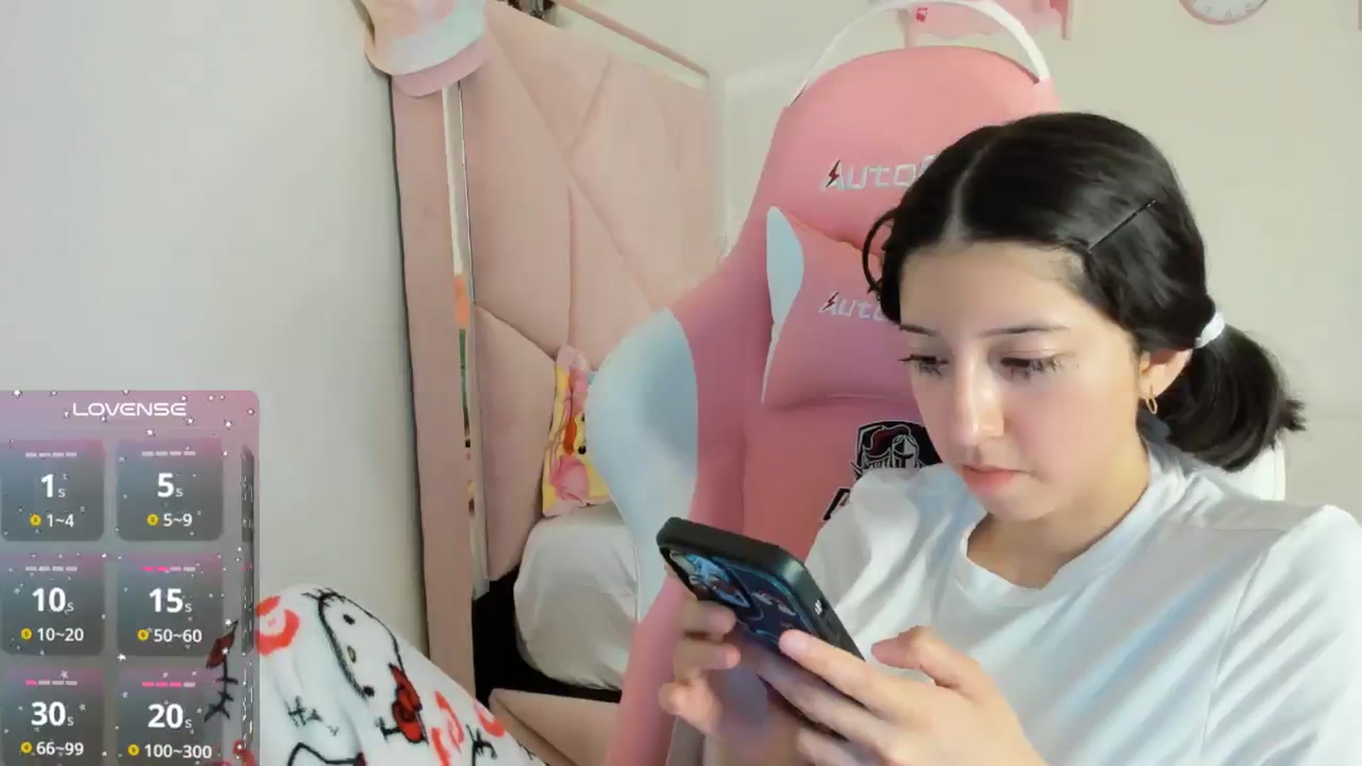 Gallery image thumbnail from Cherrycute666's myfreecams stream on, 10/16/2024, 07:49 image 11 of 20