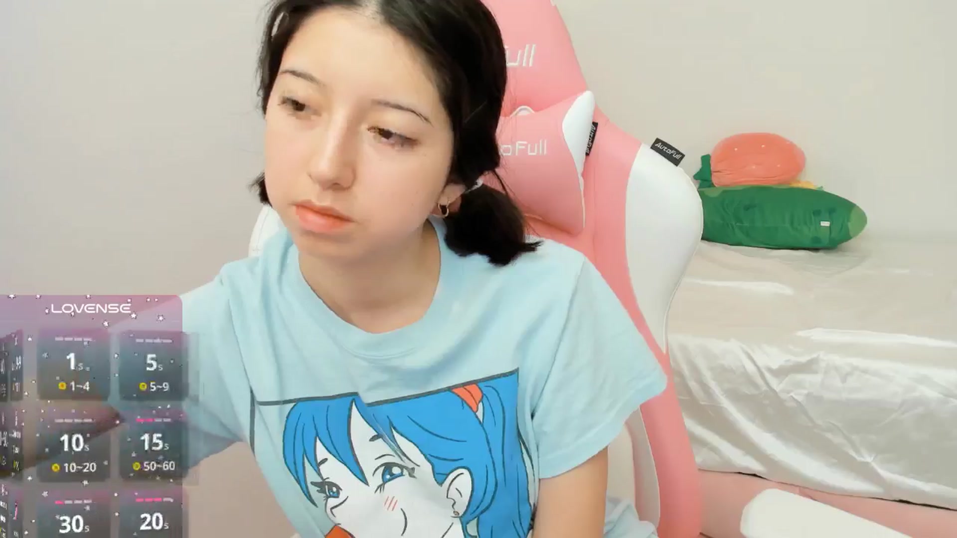 Gallery image thumbnail from Cherrycute666's myfreecams stream on, 10/17/2024, 22:25 image 5 of 20