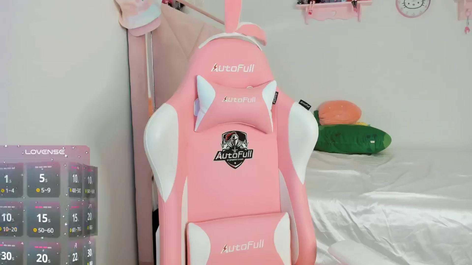 Gallery image thumbnail from Cherrycute666's myfreecams stream on, 10/18/2024, 24:01 image 16 of 20