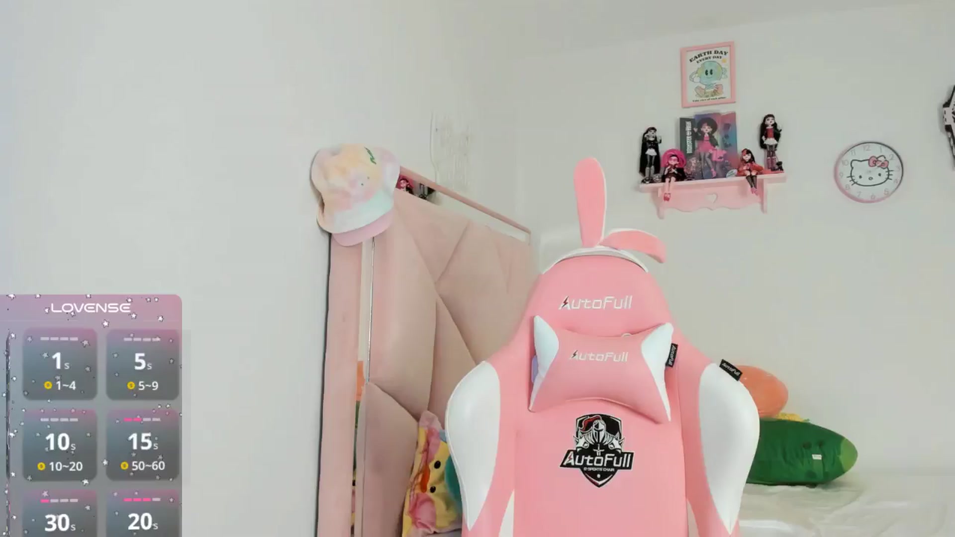Gallery image thumbnail from Cherrycute666's myfreecams stream on, 10/18/2024, 24:17 image 6 of 20