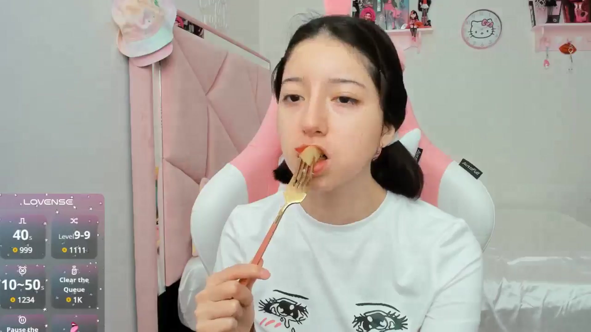 Gallery image thumbnail from Cherrycute666's myfreecams stream on, 10/18/2024, 20:35 image 3 of 20