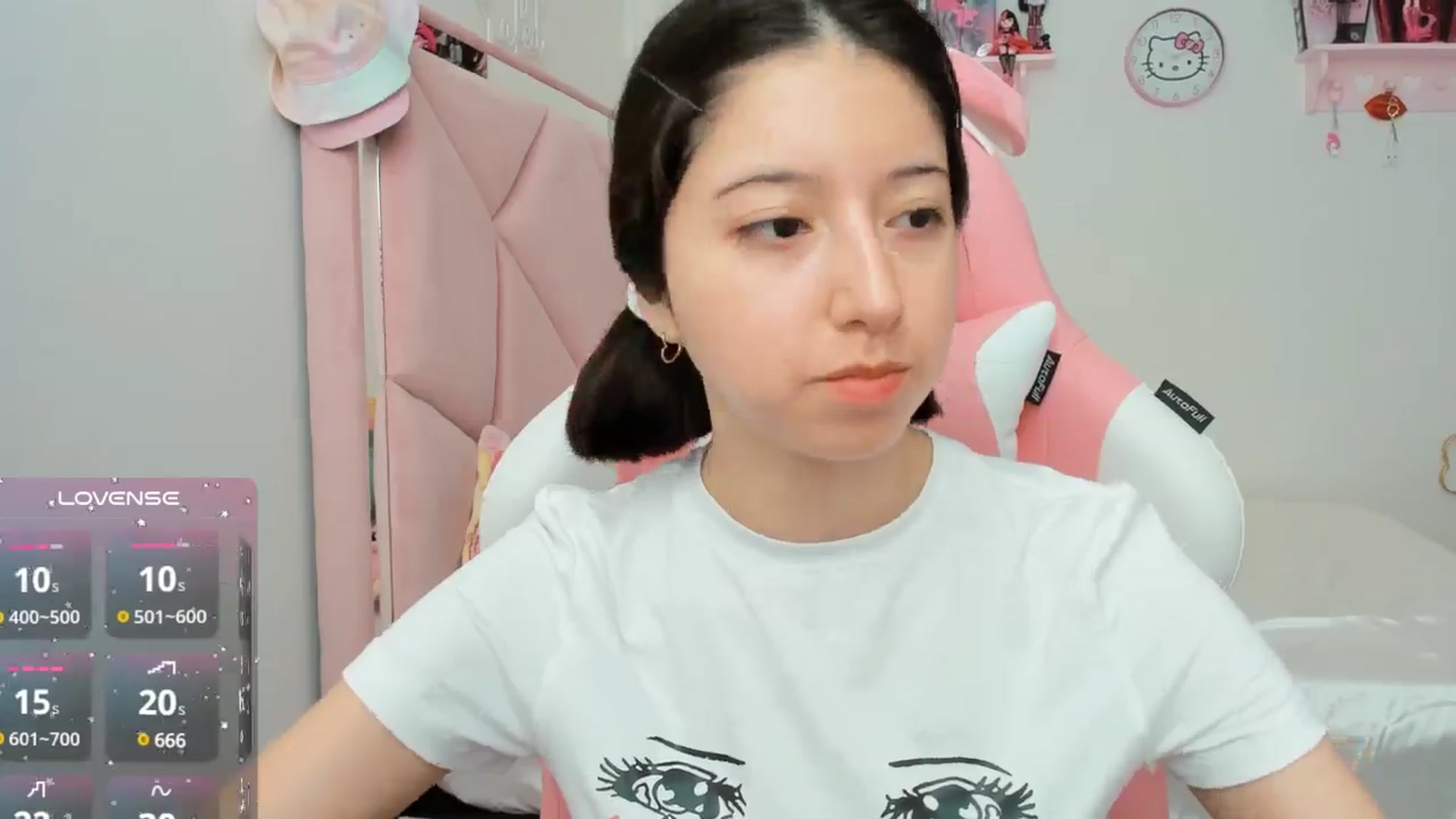Gallery image thumbnail from Cherrycute666's myfreecams stream on, 10/18/2024, 20:35 image 4 of 20