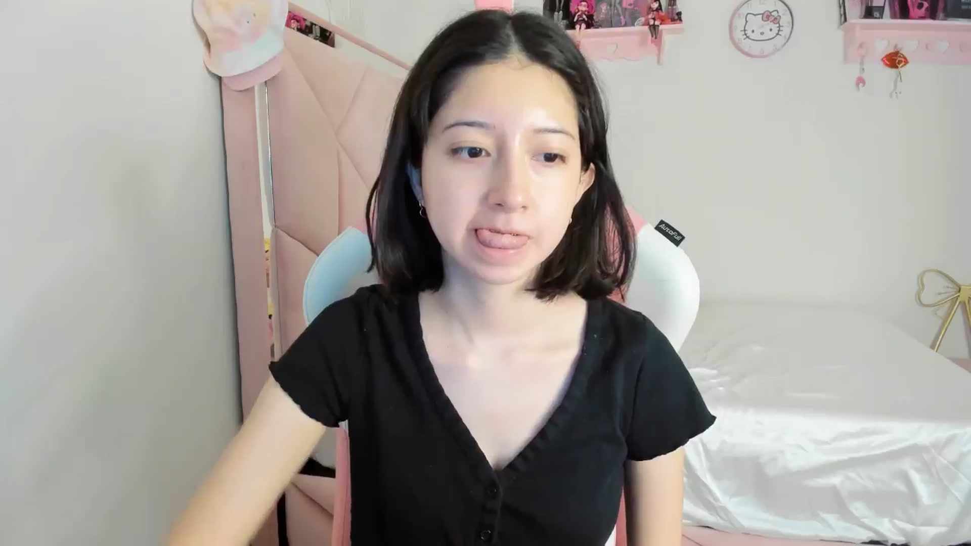 Gallery image thumbnail from Cherrycute666's myfreecams stream on, 10/20/2024, 02:31 image 4 of 20