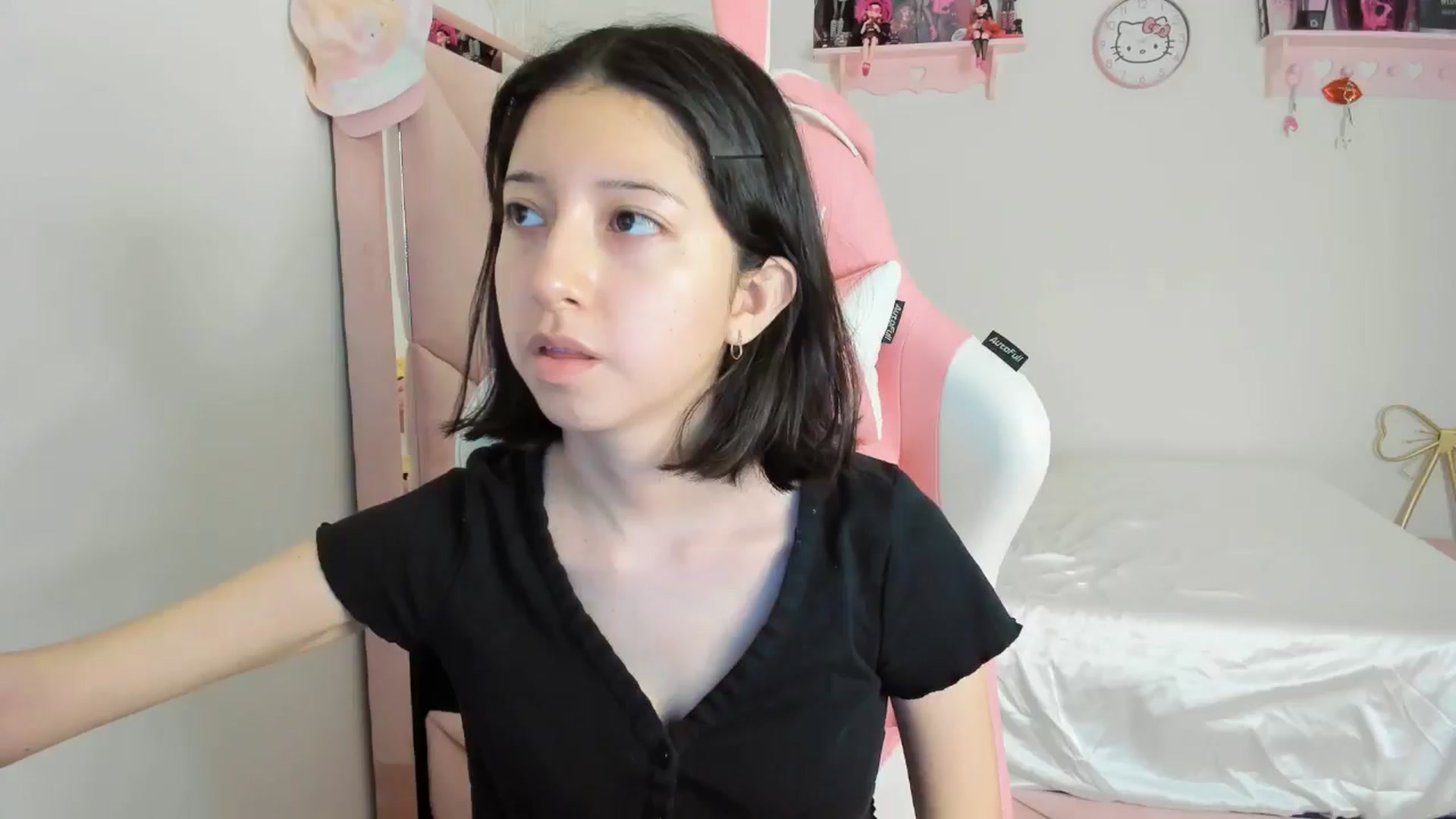 Gallery image thumbnail from Cherrycute666's myfreecams stream on, 10/20/2024, 02:31 image 3 of 20